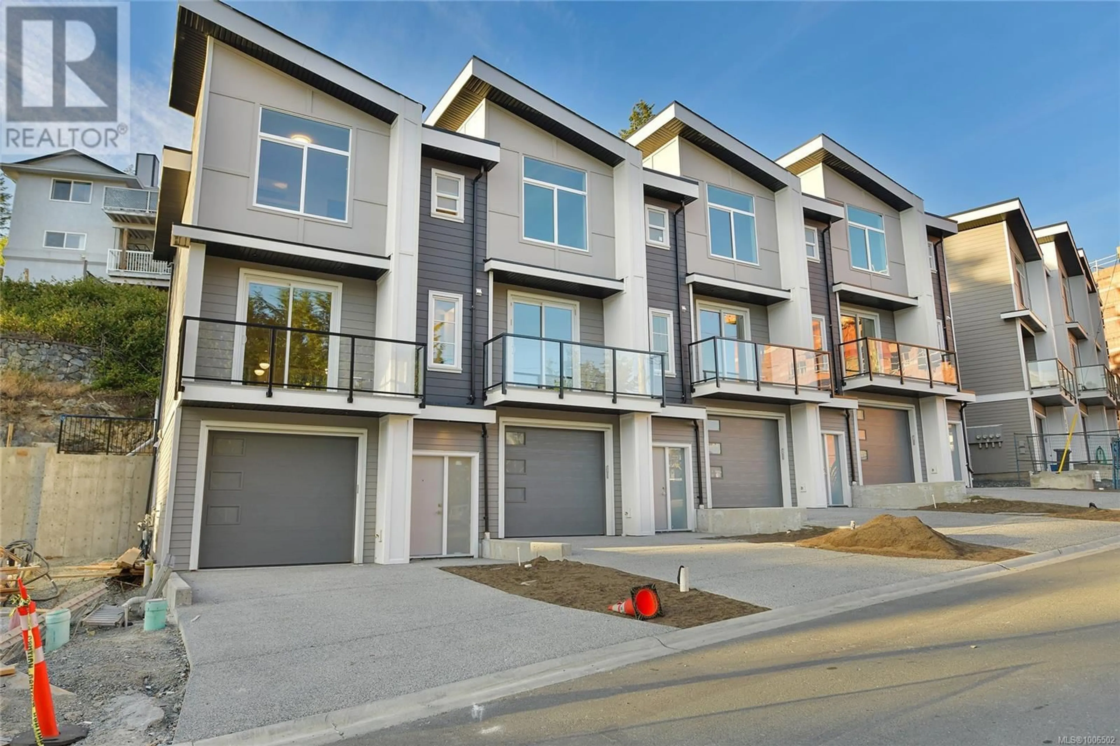 Home with vinyl exterior material, street for 996 CITATION ROAD, Langford British Columbia V9B5T1