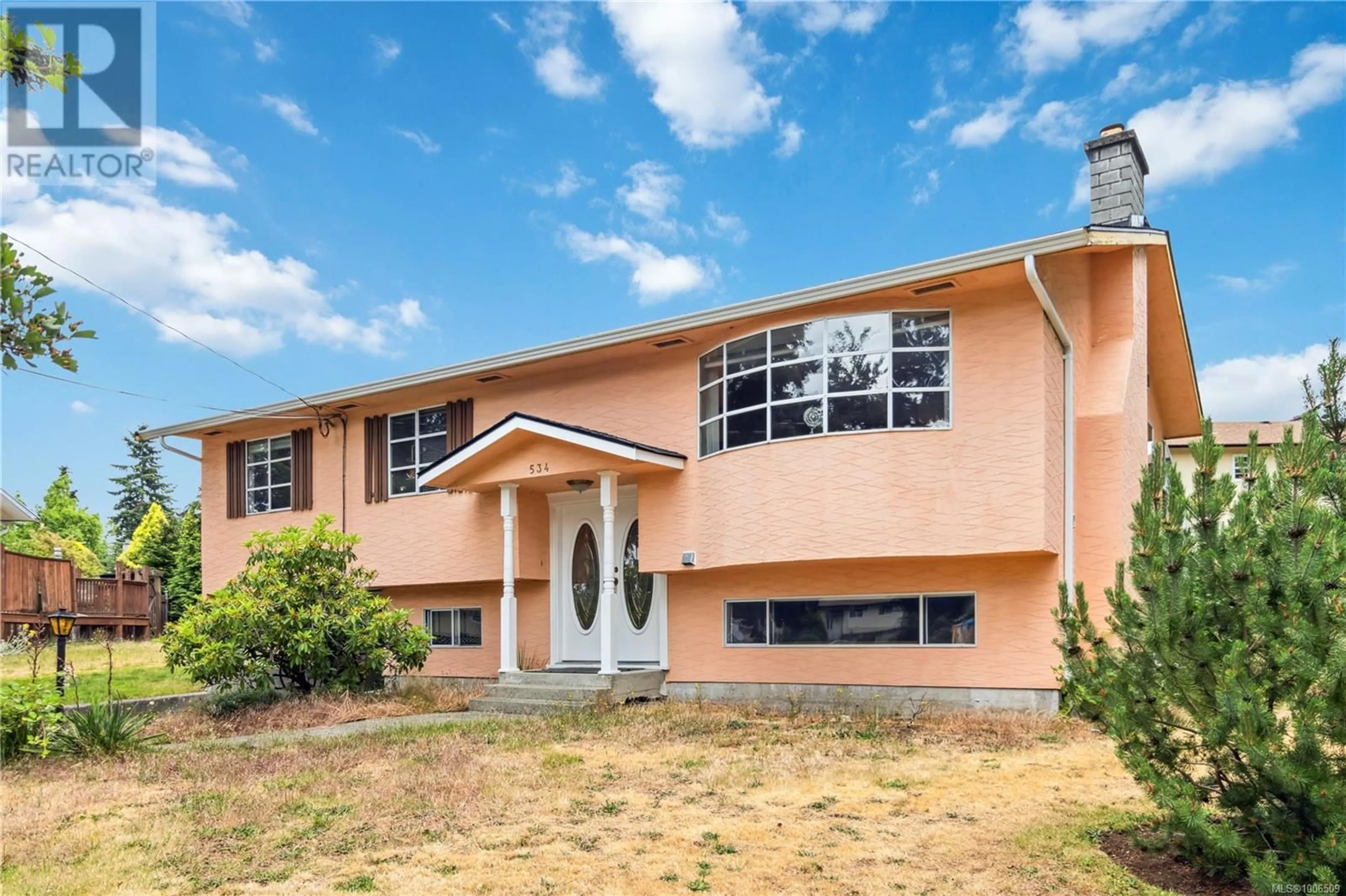Home with vinyl exterior material, street for 534 FARGO PLACE, Colwood British Columbia V9C2M1