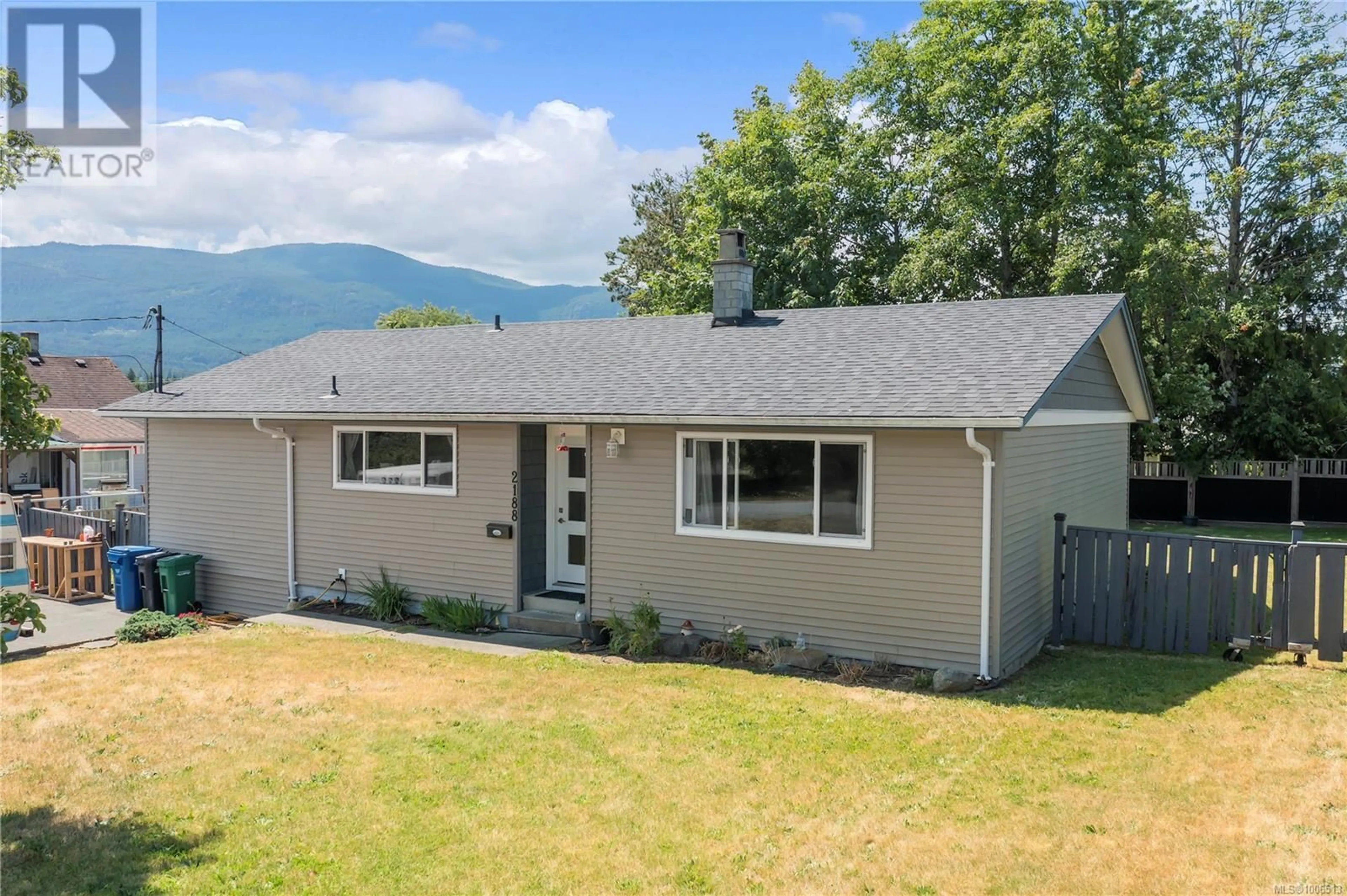 Home with vinyl exterior material, mountain view for 2188 LARK CRESCENT, Nanaimo British Columbia V9S5J8