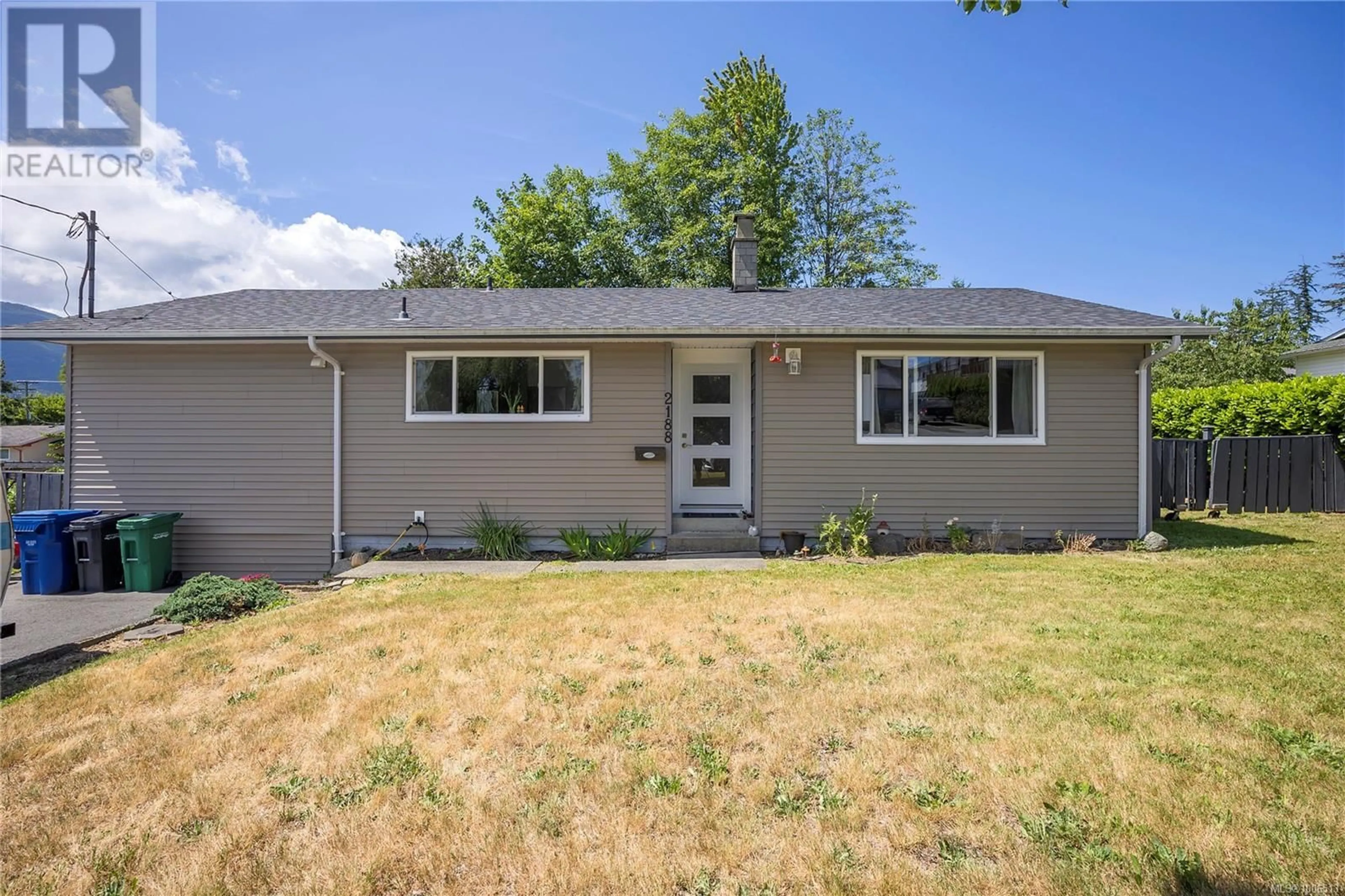Home with vinyl exterior material, street for 2188 LARK CRESCENT, Nanaimo British Columbia V9S5J8
