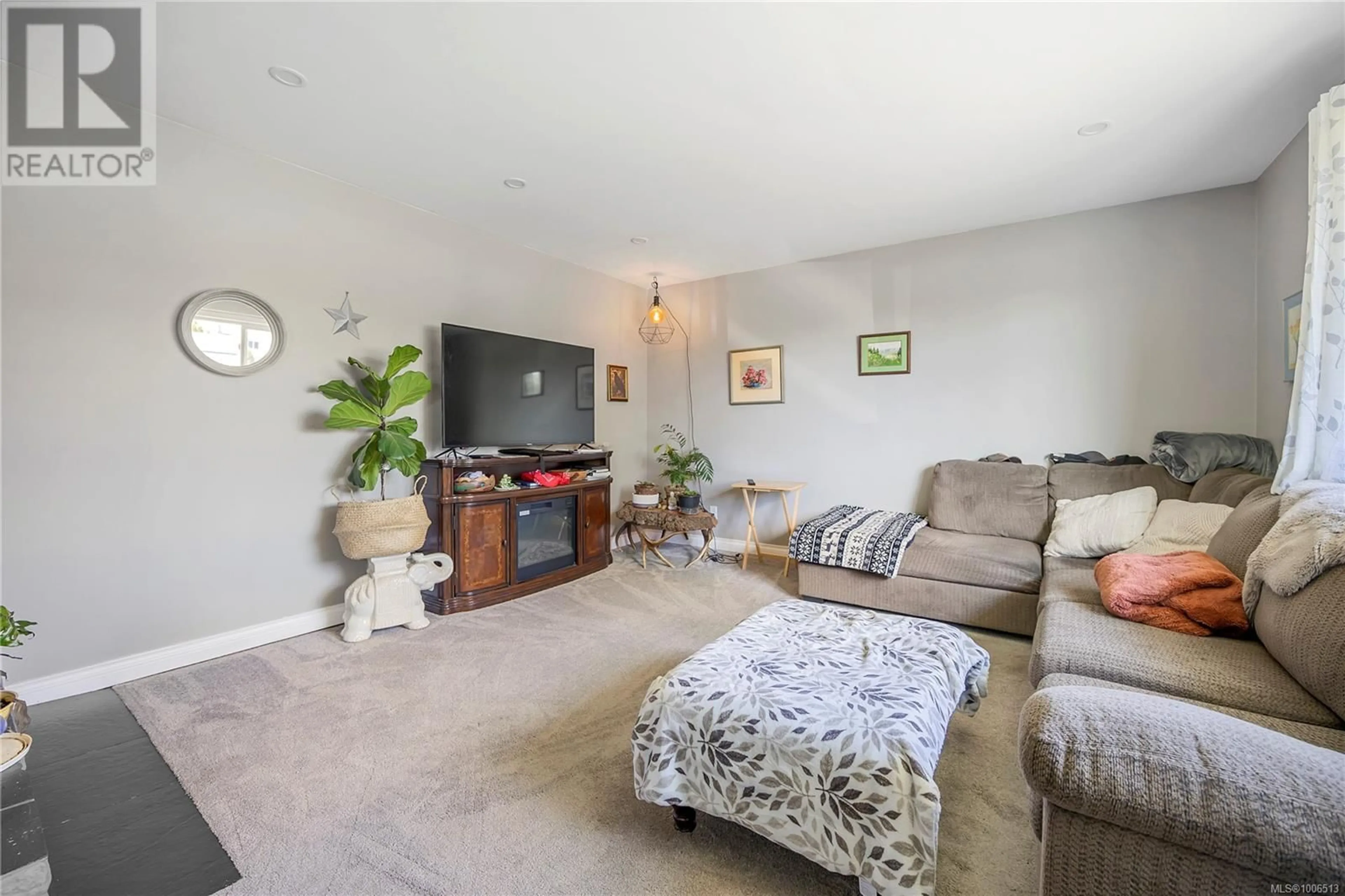 Living room with furniture, unknown for 2188 LARK CRESCENT, Nanaimo British Columbia V9S5J8
