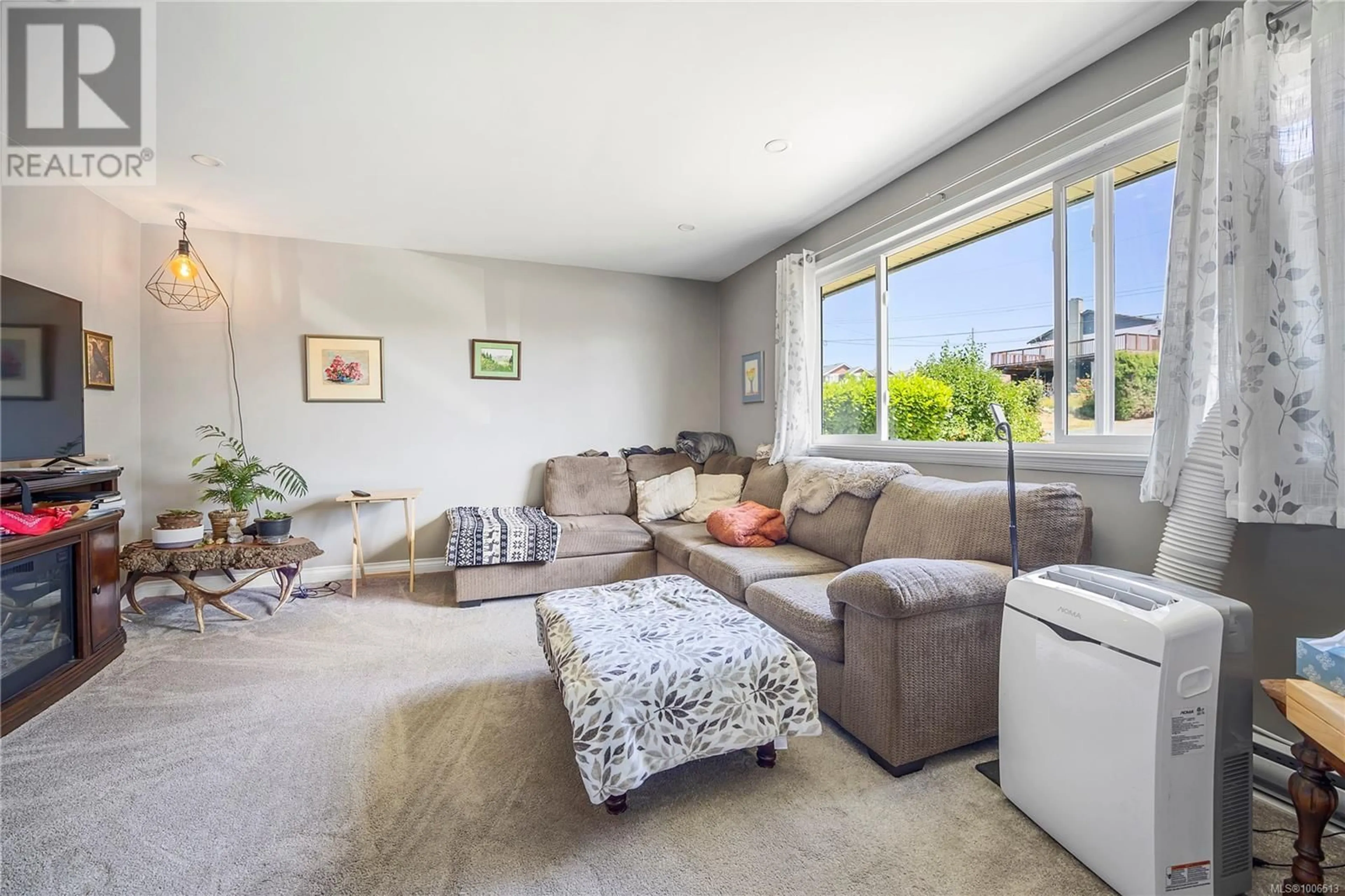 Living room with furniture, unknown for 2188 LARK CRESCENT, Nanaimo British Columbia V9S5J8