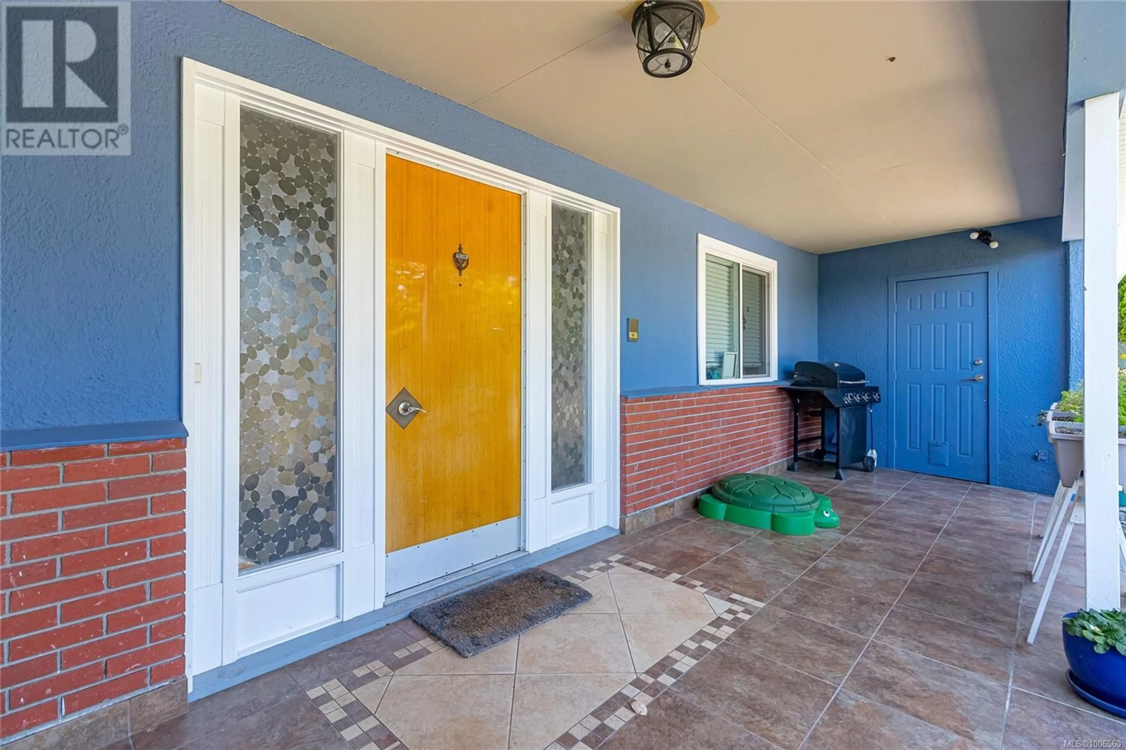 Indoor entryway for 2513 COSGROVE CRESCENT, Nanaimo British Columbia V9S3P4