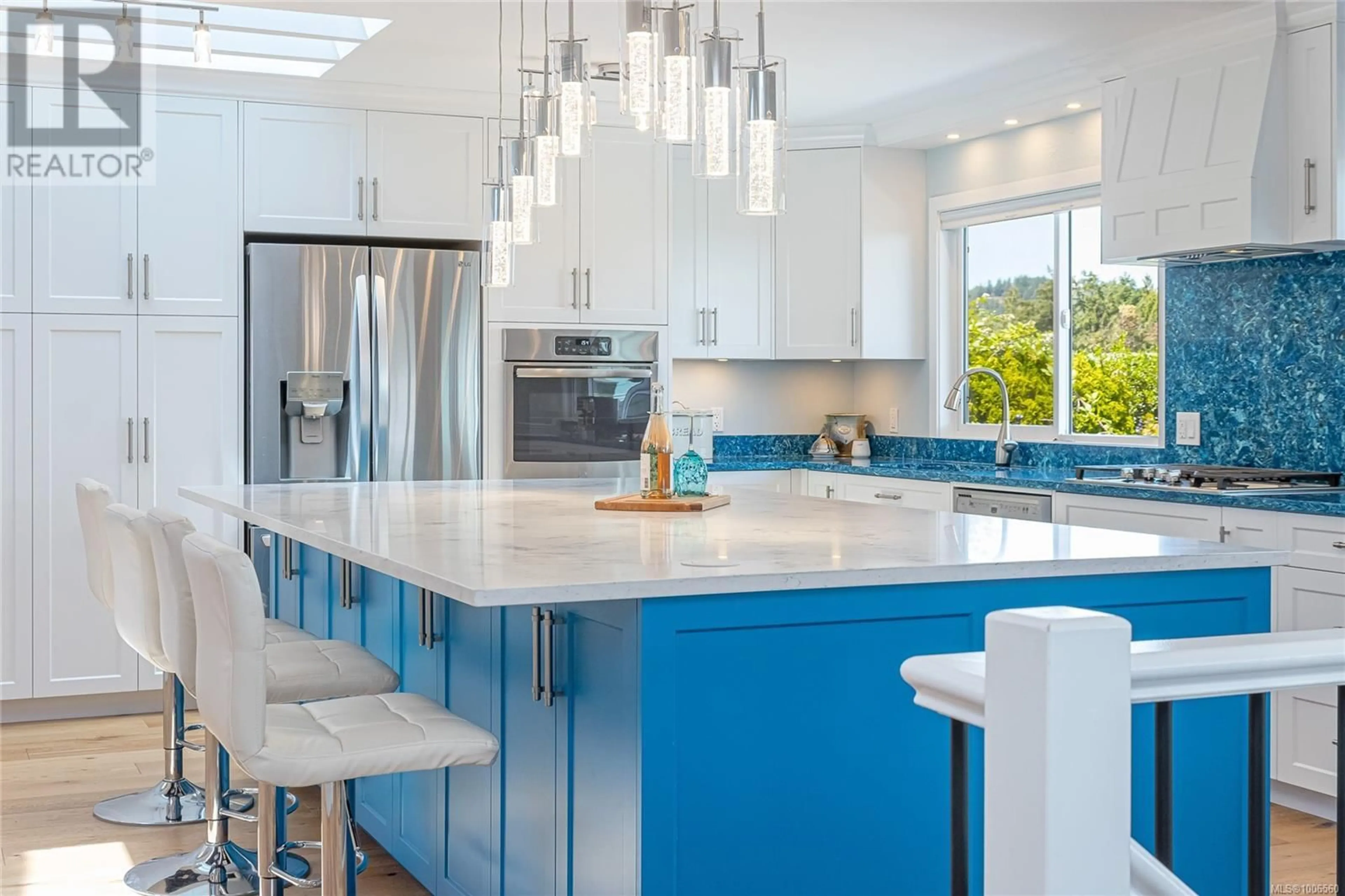 Contemporary kitchen, ceramic/tile floor for 2513 COSGROVE CRESCENT, Nanaimo British Columbia V9S3P4