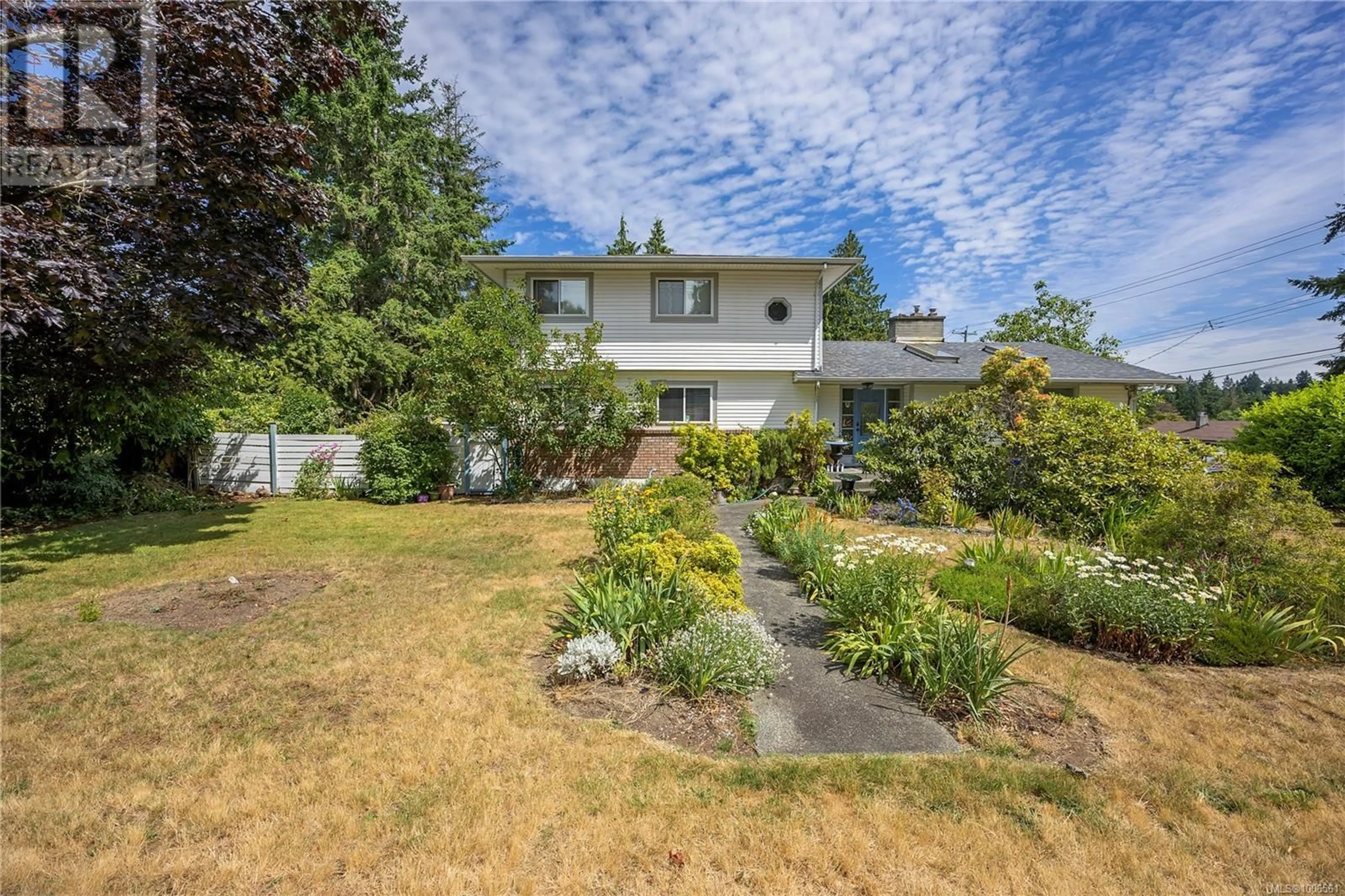 A pic from outside/outdoor area/front of a property/back of a property/a pic from drone, street for 2901 NEWTON STREET, Nanaimo British Columbia V9T2Y2