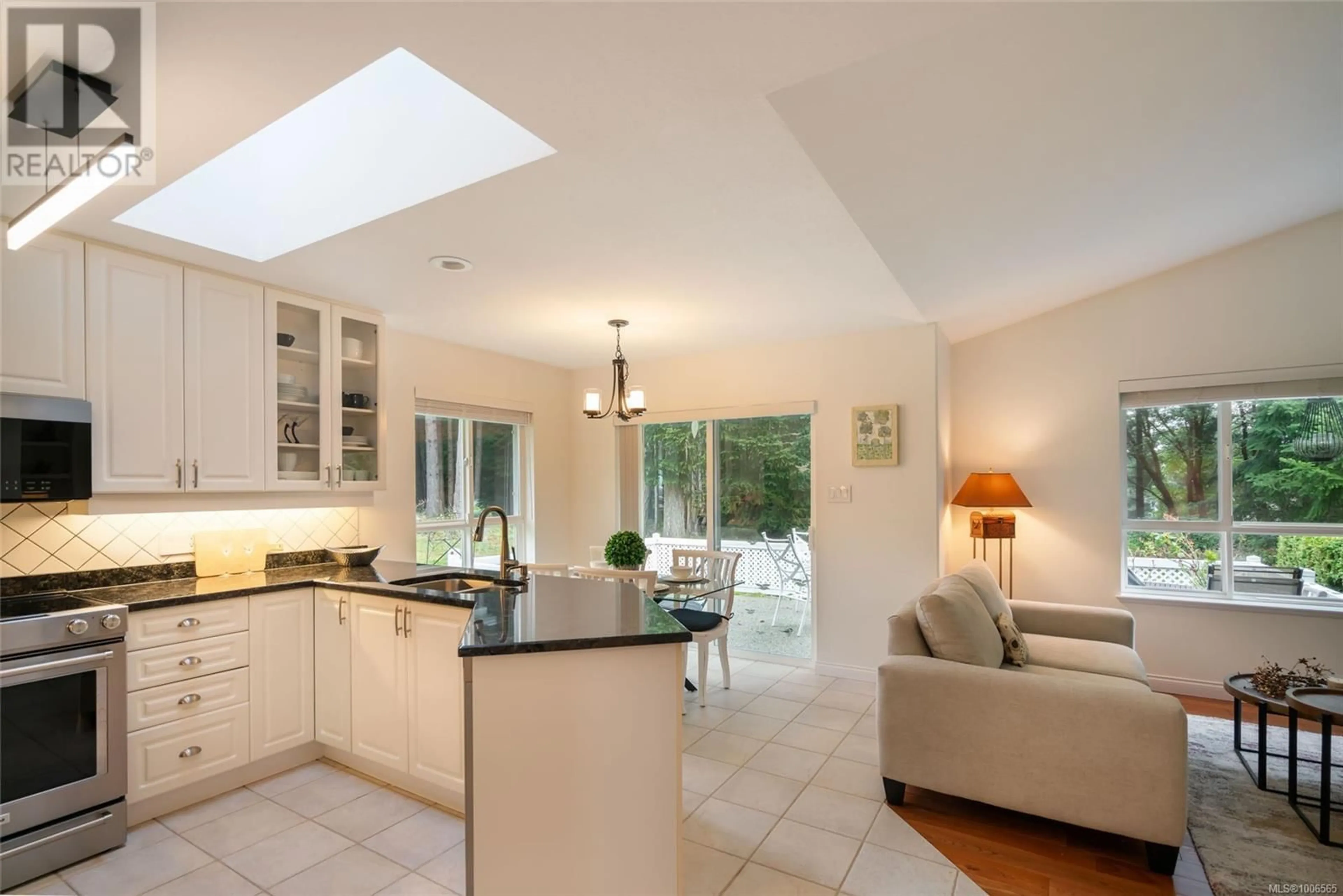 Open concept kitchen, ceramic/tile floor for 1255 GABRIOLA DRIVE, Parksville British Columbia V9P2T5