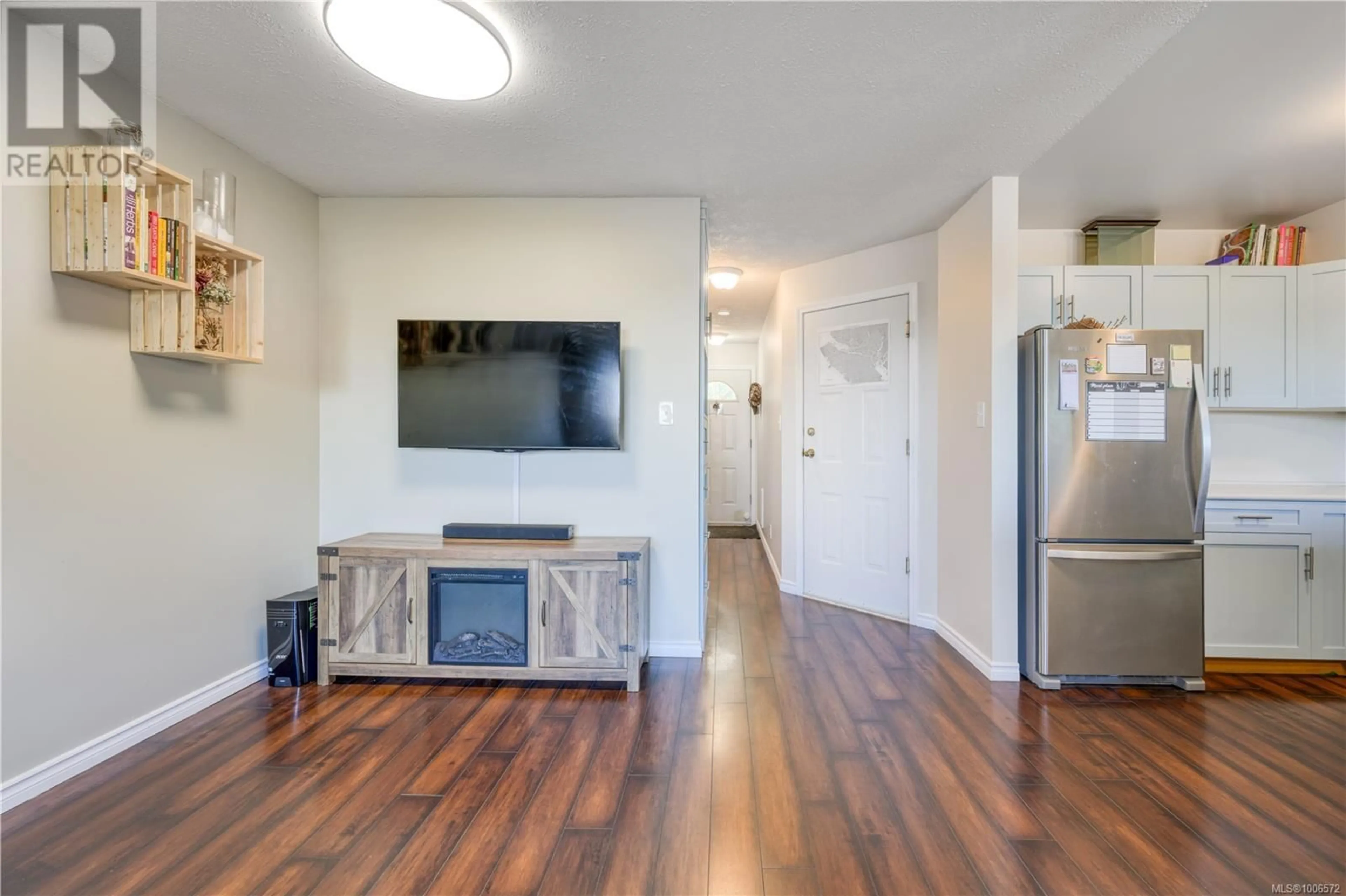 Indoor entryway for 25 - 2697 MINE ROAD, Port McNeill British Columbia N0N2R0