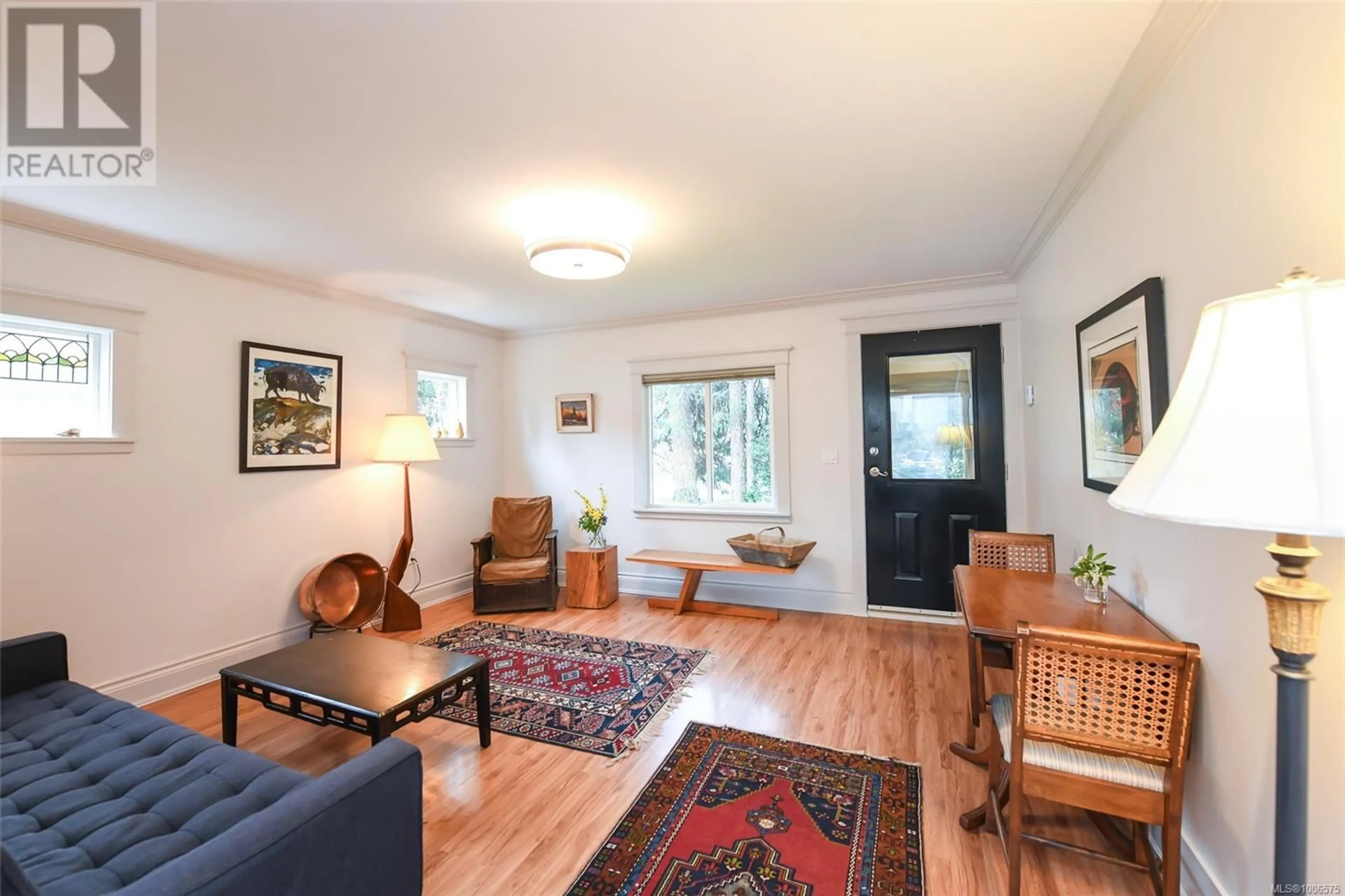 Living room with furniture, wood/laminate floor for 1405 15TH STREET, Courtenay British Columbia V9N2C3
