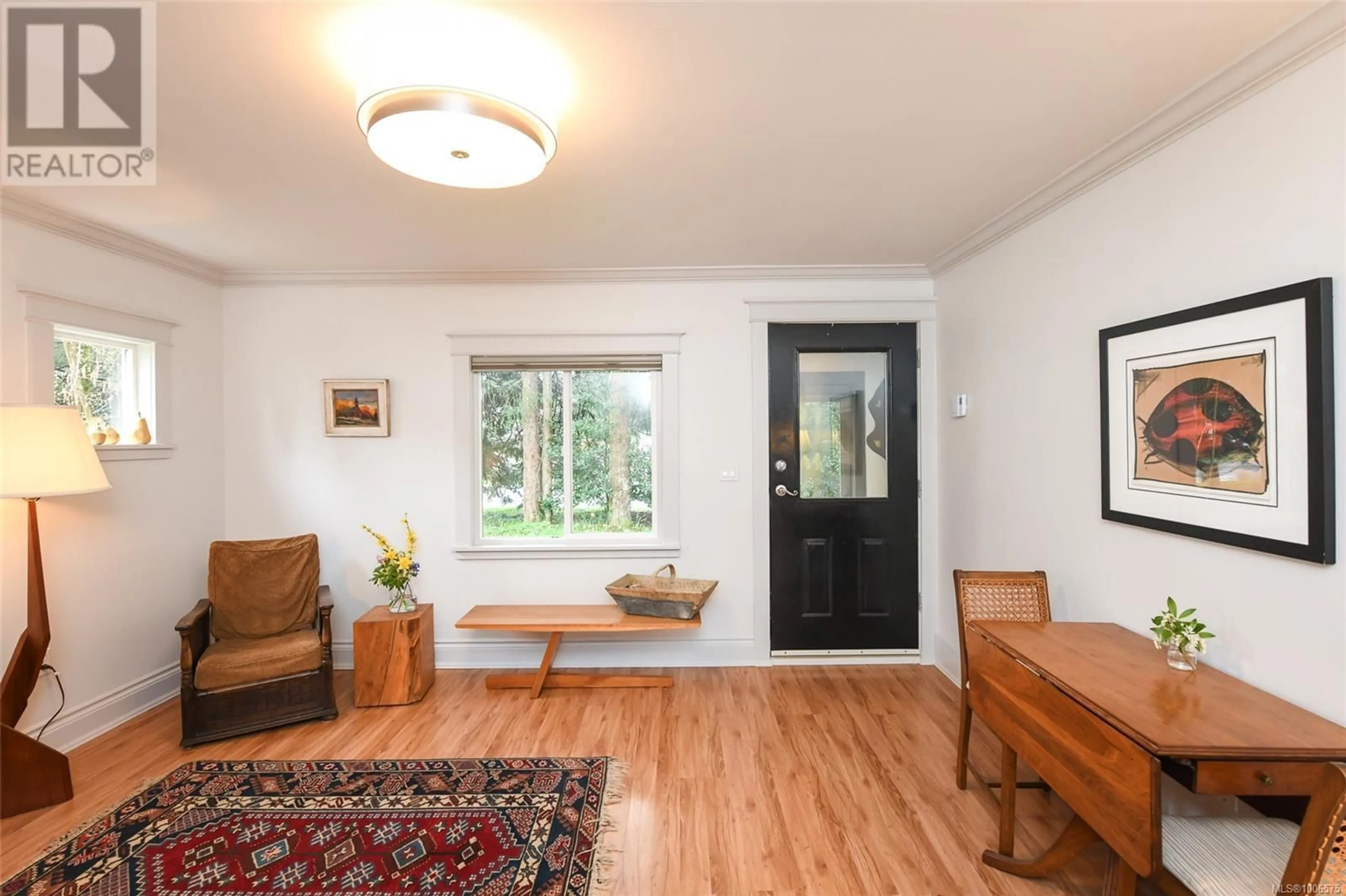 Indoor entryway for 1405 15TH STREET, Courtenay British Columbia V9N2C3