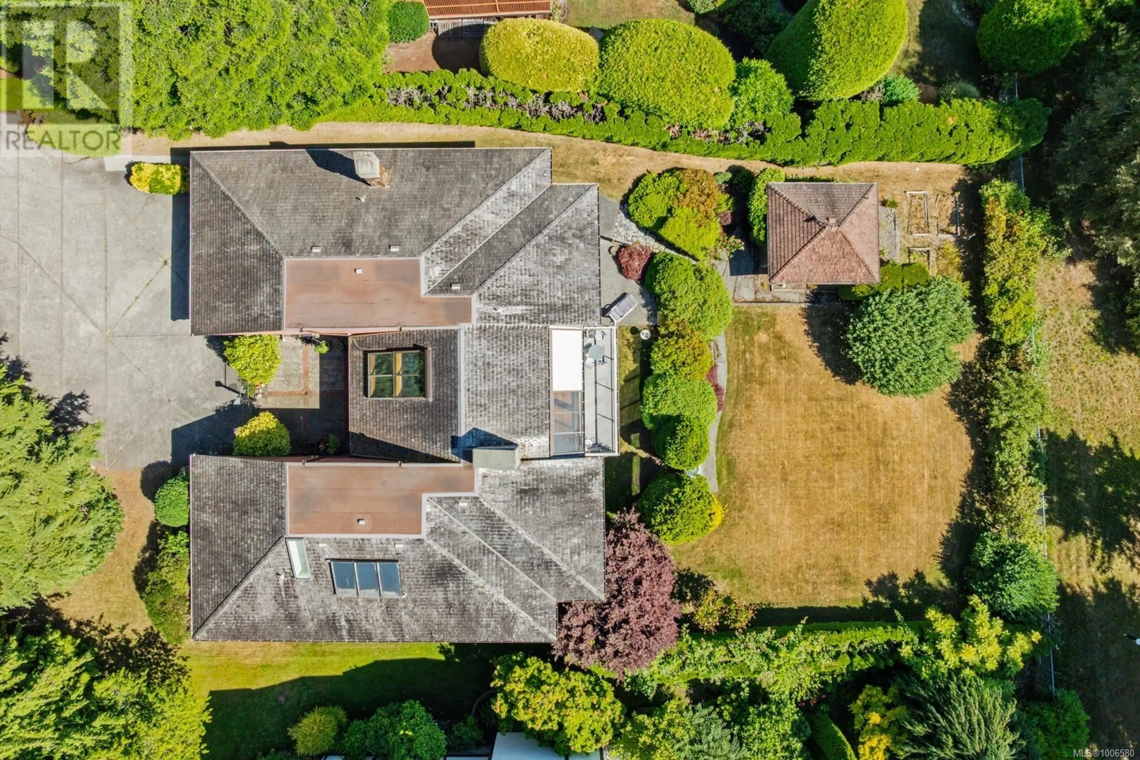 A pic from outside/outdoor area/front of a property/back of a property/a pic from drone, building for 8833 HARO PARK TERRACE, North Saanich British Columbia V8L3Z3