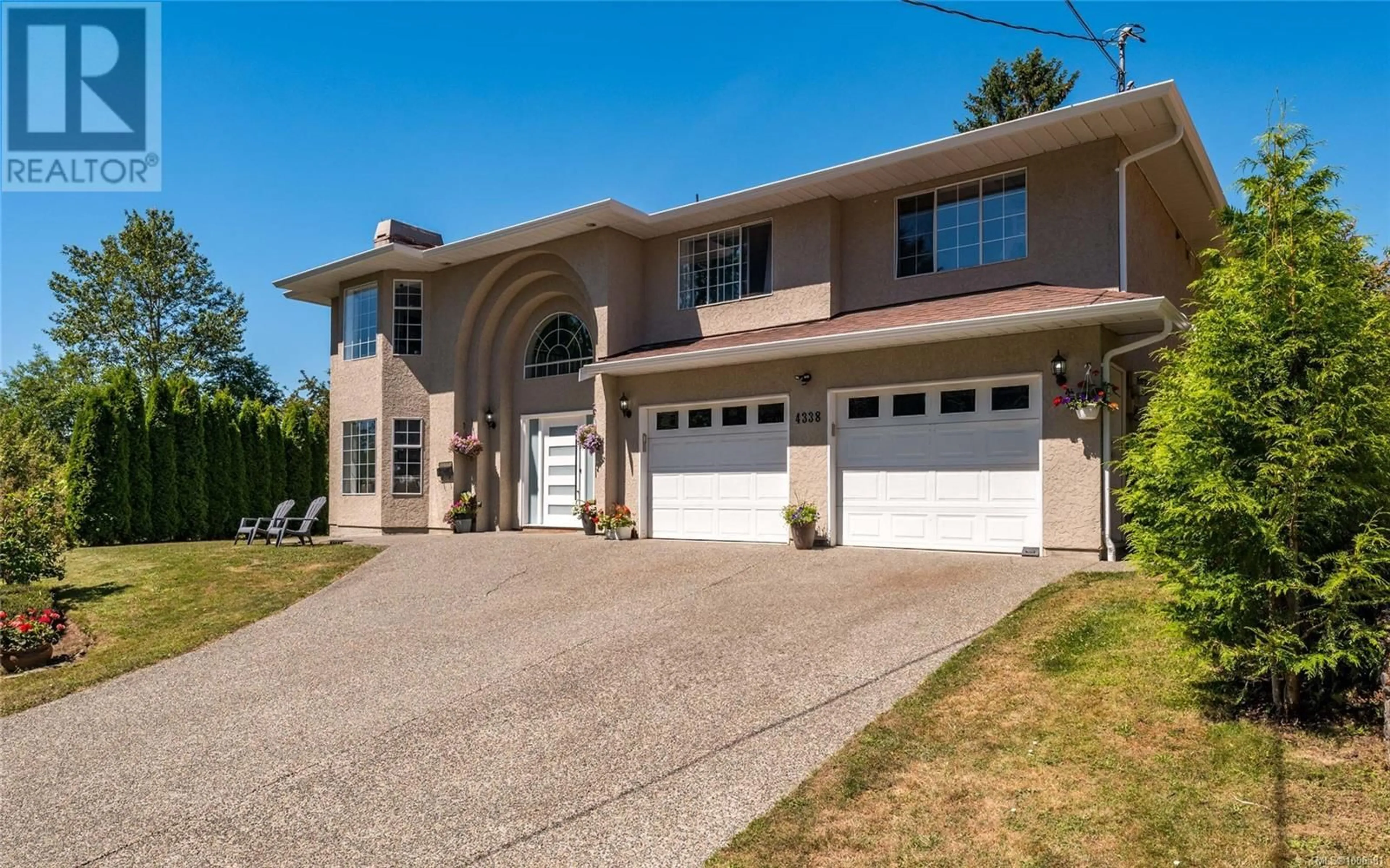 Home with vinyl exterior material, street for 4338 VIEWMONT AVENUE, Saanich British Columbia V8Z1H9