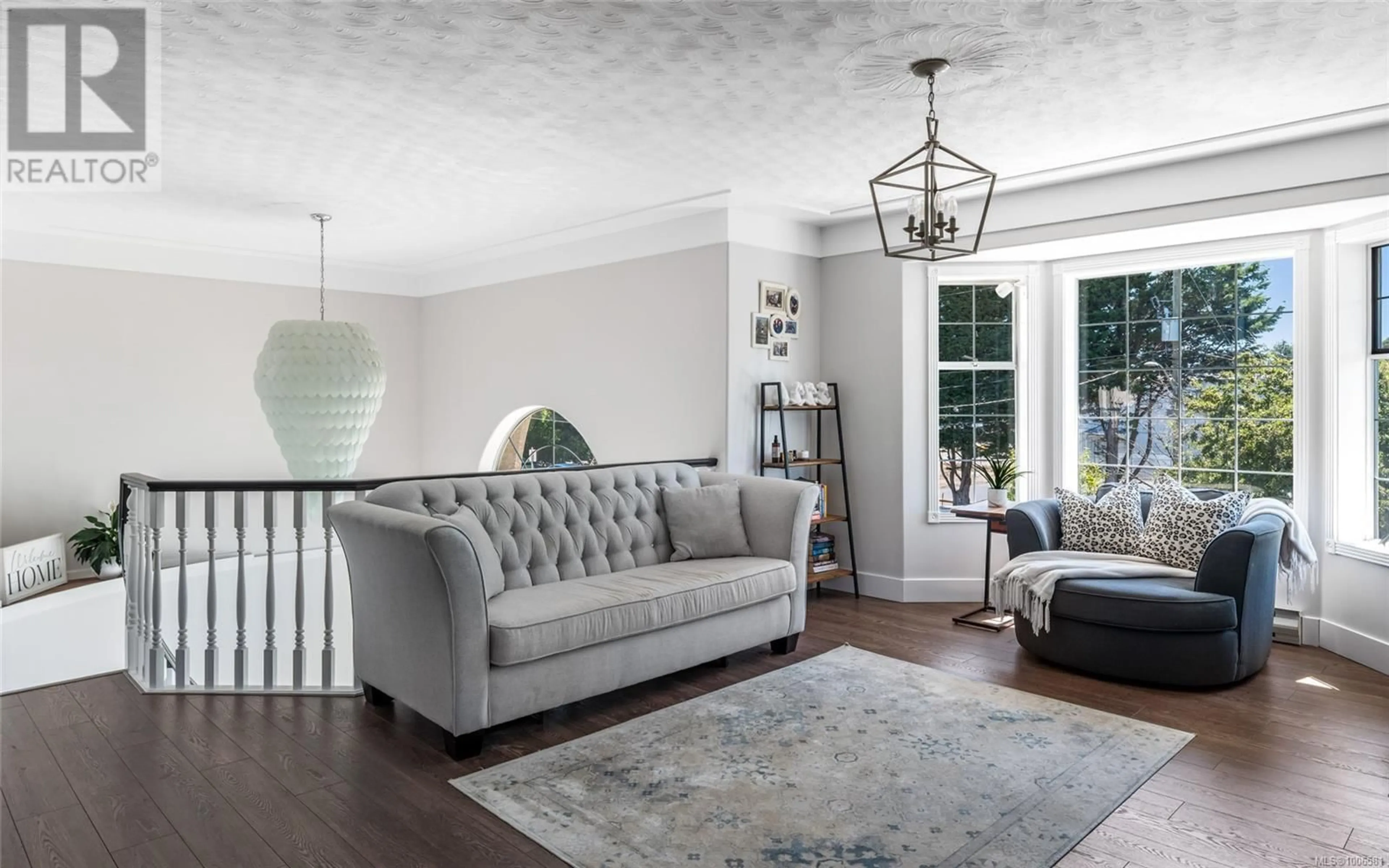 Living room with furniture, unknown for 4338 VIEWMONT AVENUE, Saanich British Columbia V8Z1H9