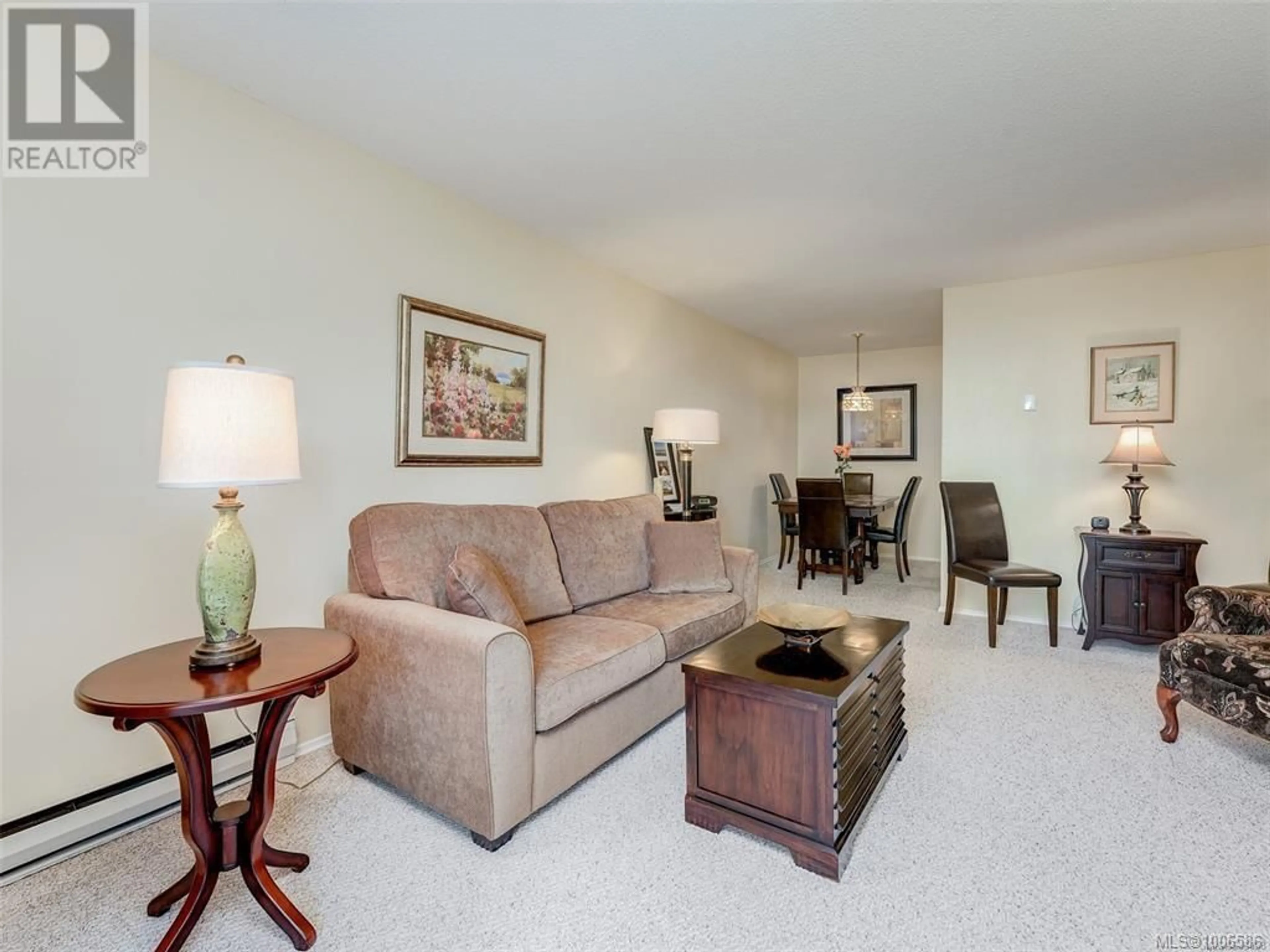 Living room with furniture, unknown for 103 - 1115 ROCKLAND AVENUE, Victoria British Columbia V8V3H8