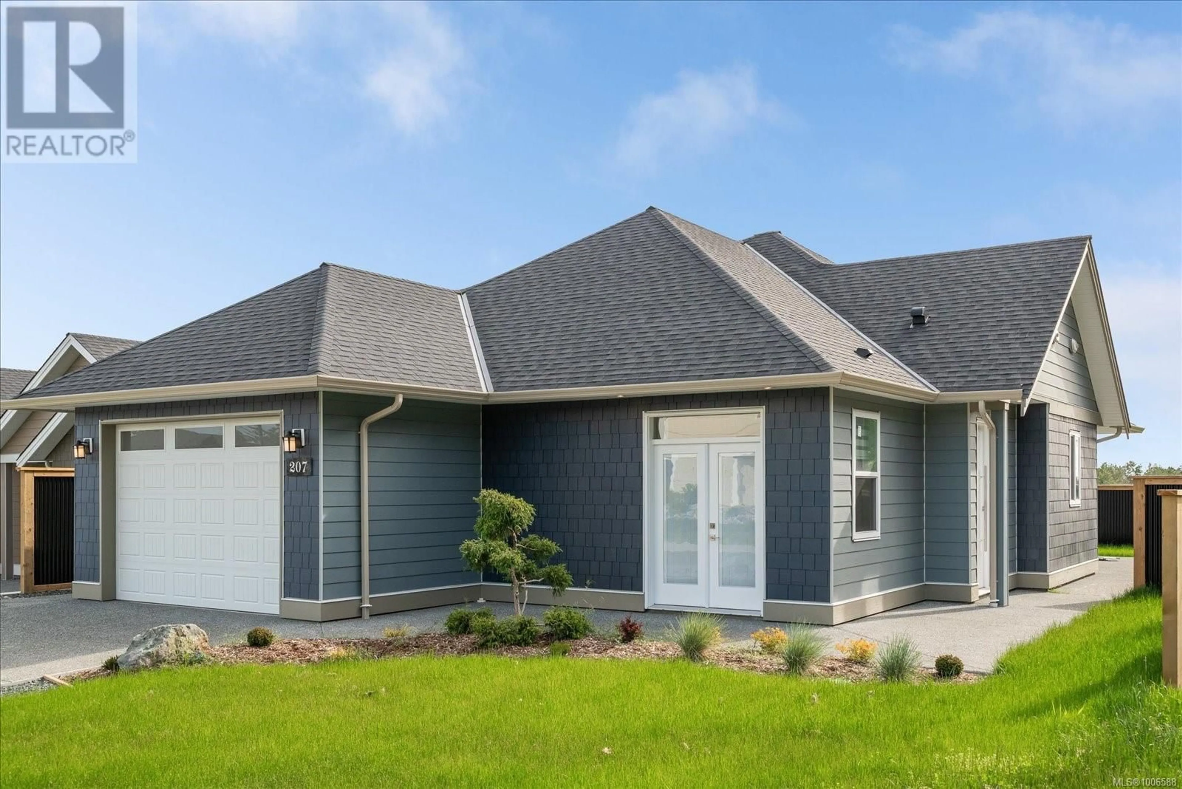 Home with vinyl exterior material, street for 207 DUNBAR WAY, Parksville British Columbia V9P0G6