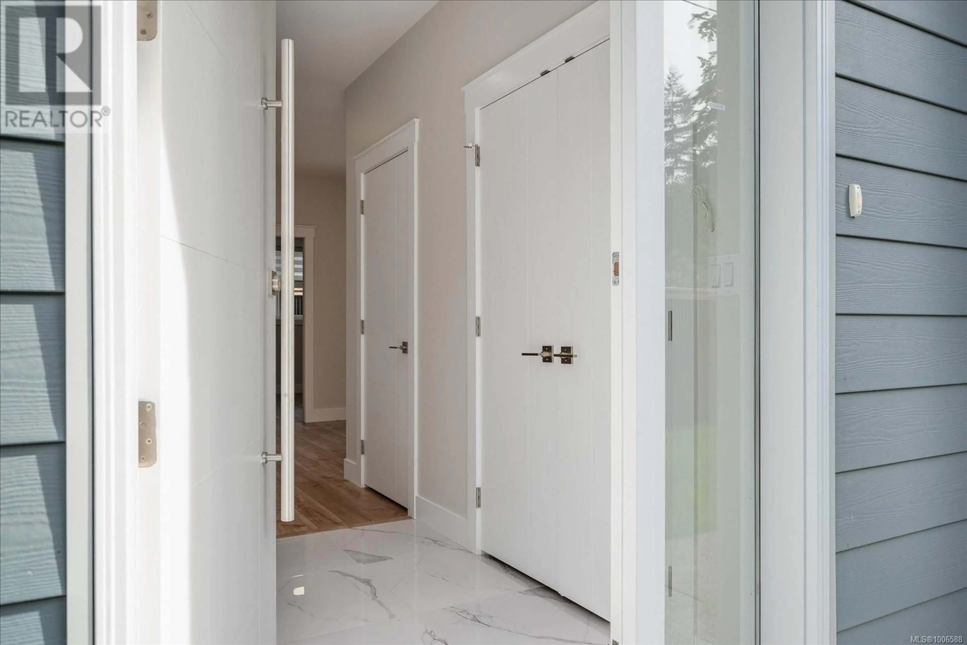 Indoor entryway for 207 DUNBAR WAY, Parksville British Columbia V9P0G6