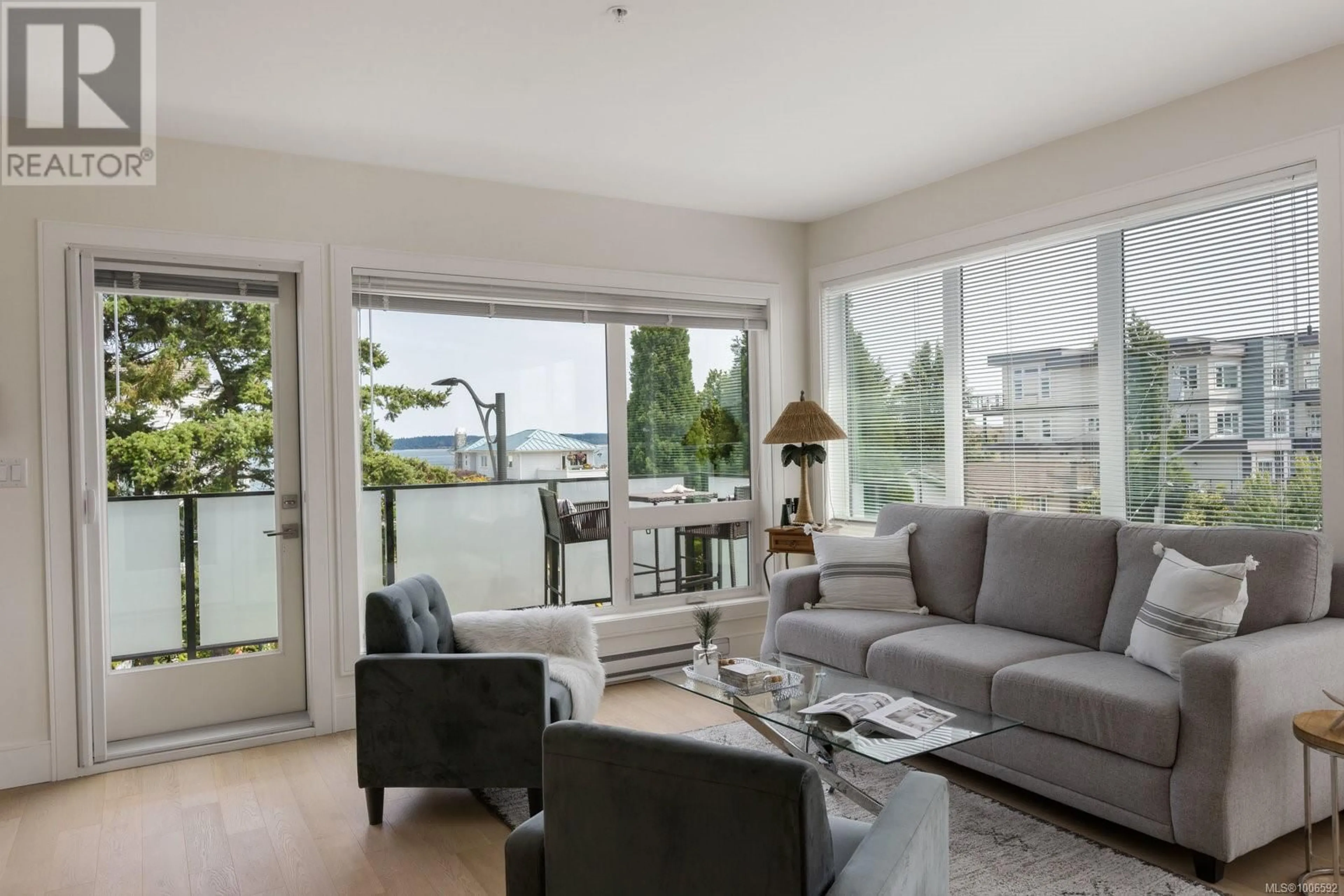 Living room with furniture, unknown for 303 - 2526 BEVAN AVENUE, Sidney British Columbia V8L1W3