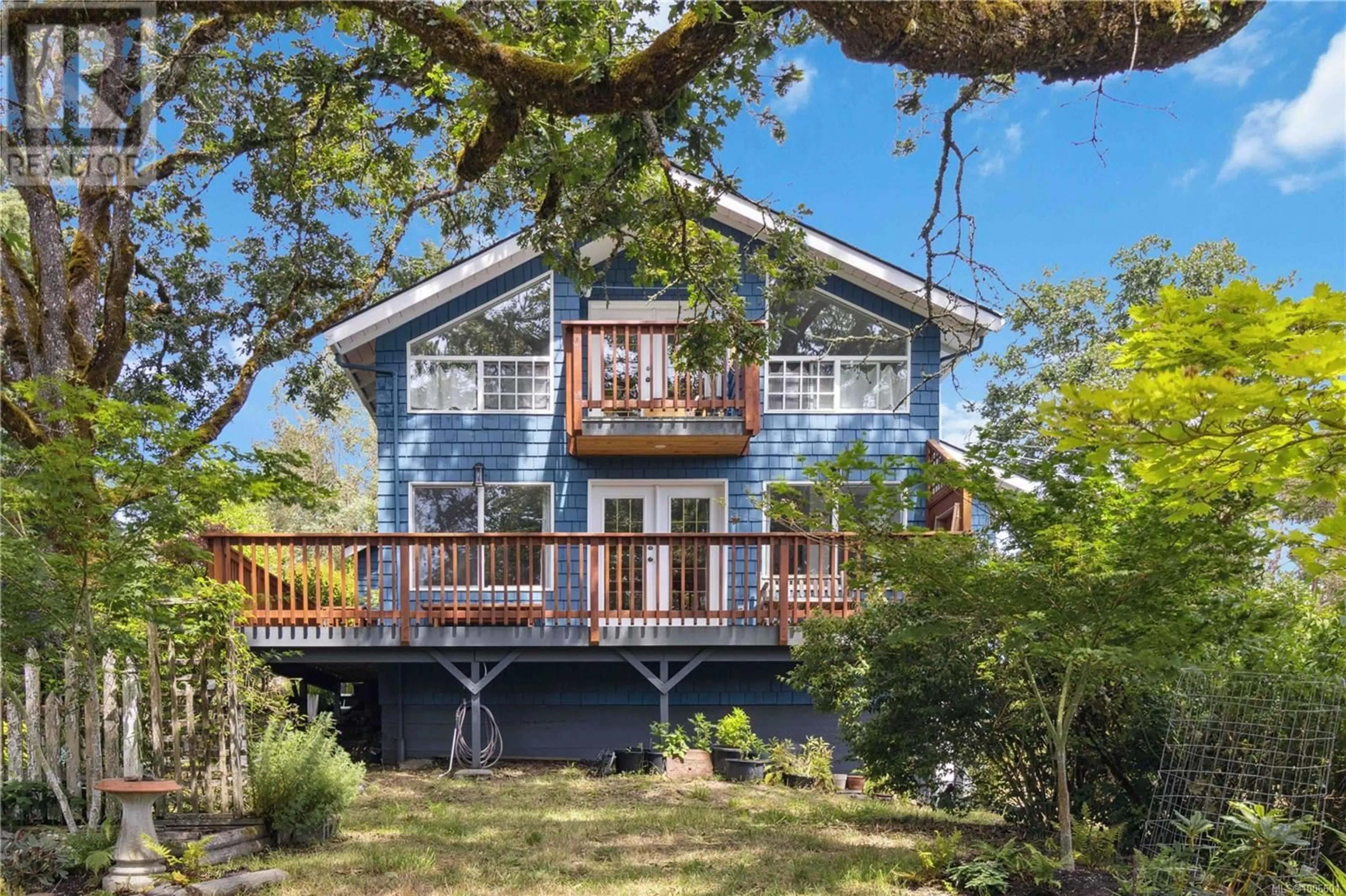 A pic from outside/outdoor area/front of a property/back of a property/a pic from drone, unknown for 1428 COURTLAND AVENUE, Saanich British Columbia V9E2C5