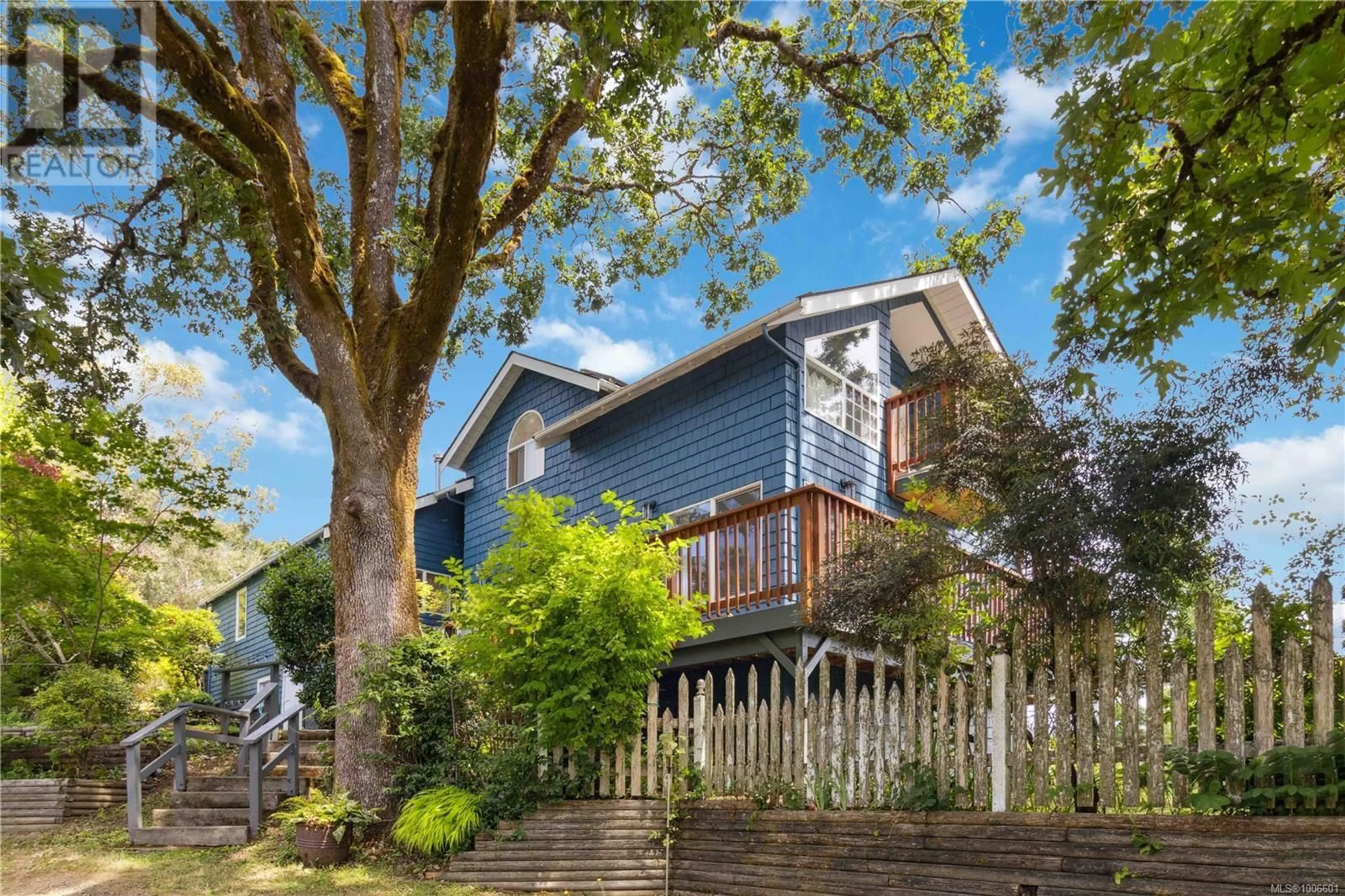 A pic from outside/outdoor area/front of a property/back of a property/a pic from drone, street for 1428 COURTLAND AVENUE, Saanich British Columbia V9E2C5
