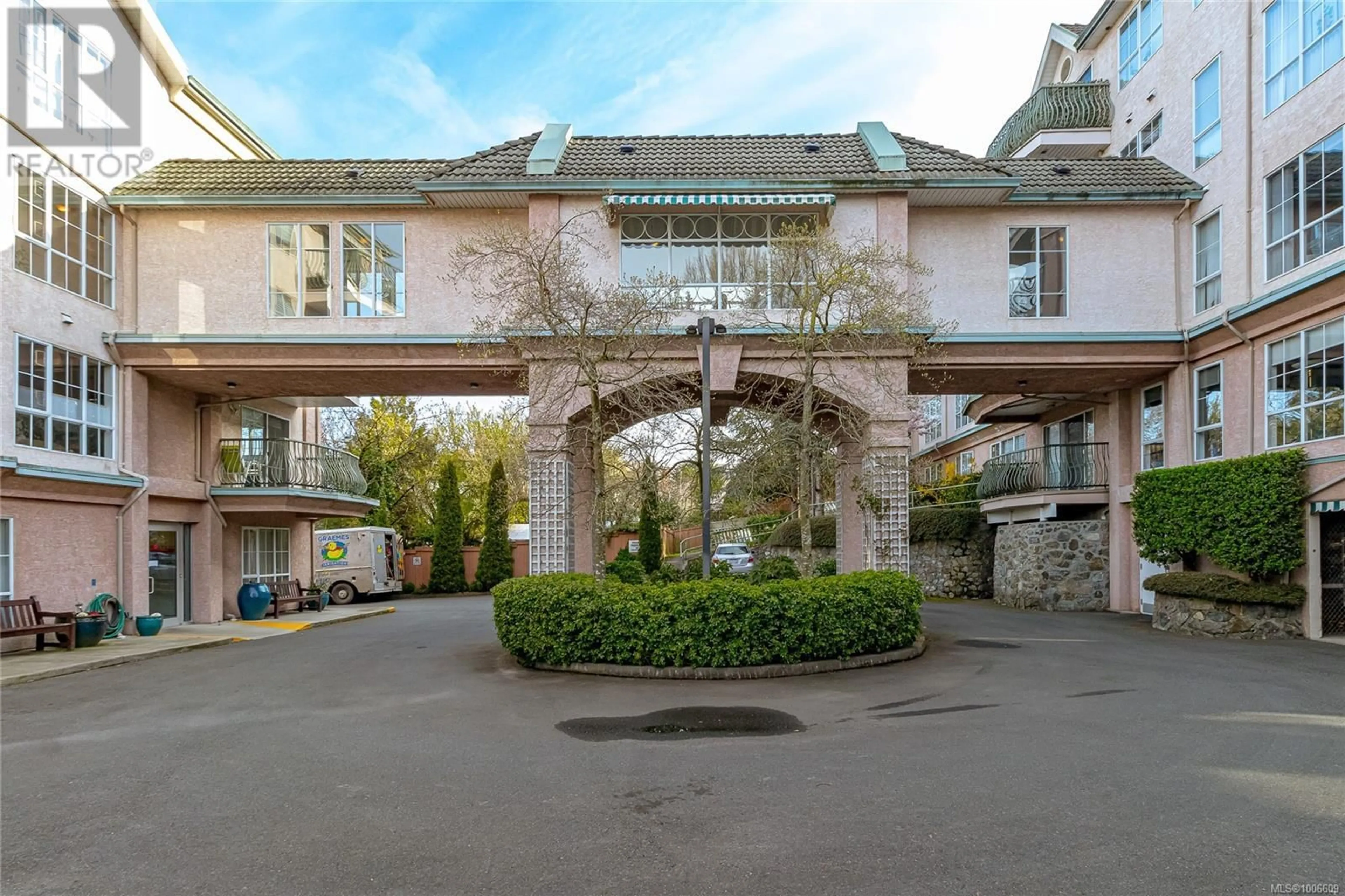 Unknown for 102 - 3133 TILLICUM ROAD, Saanich British Columbia V9A2B4