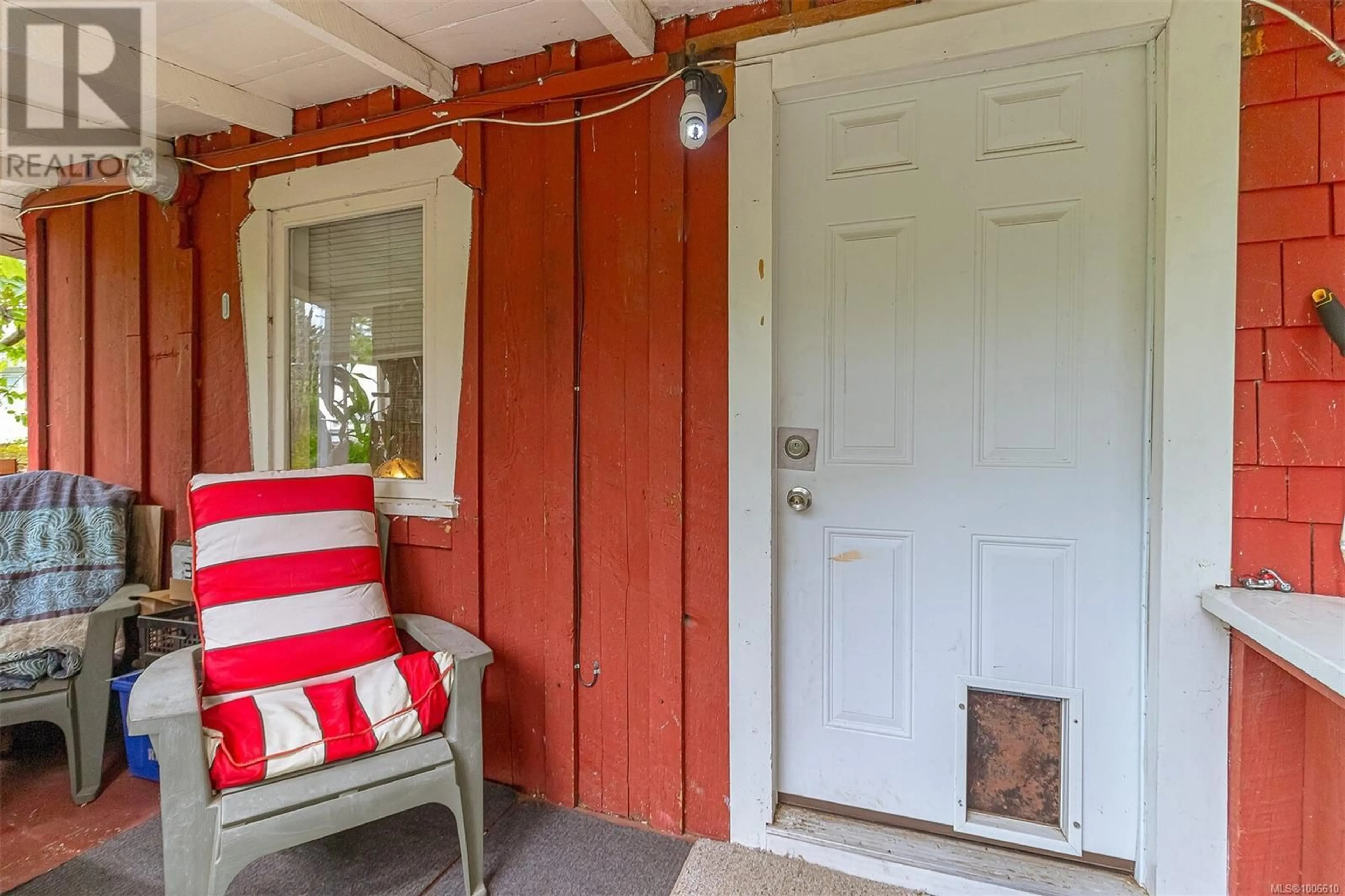 Indoor entryway for 312 ISLAND HIGHWAY, View Royal British Columbia V9B1G8