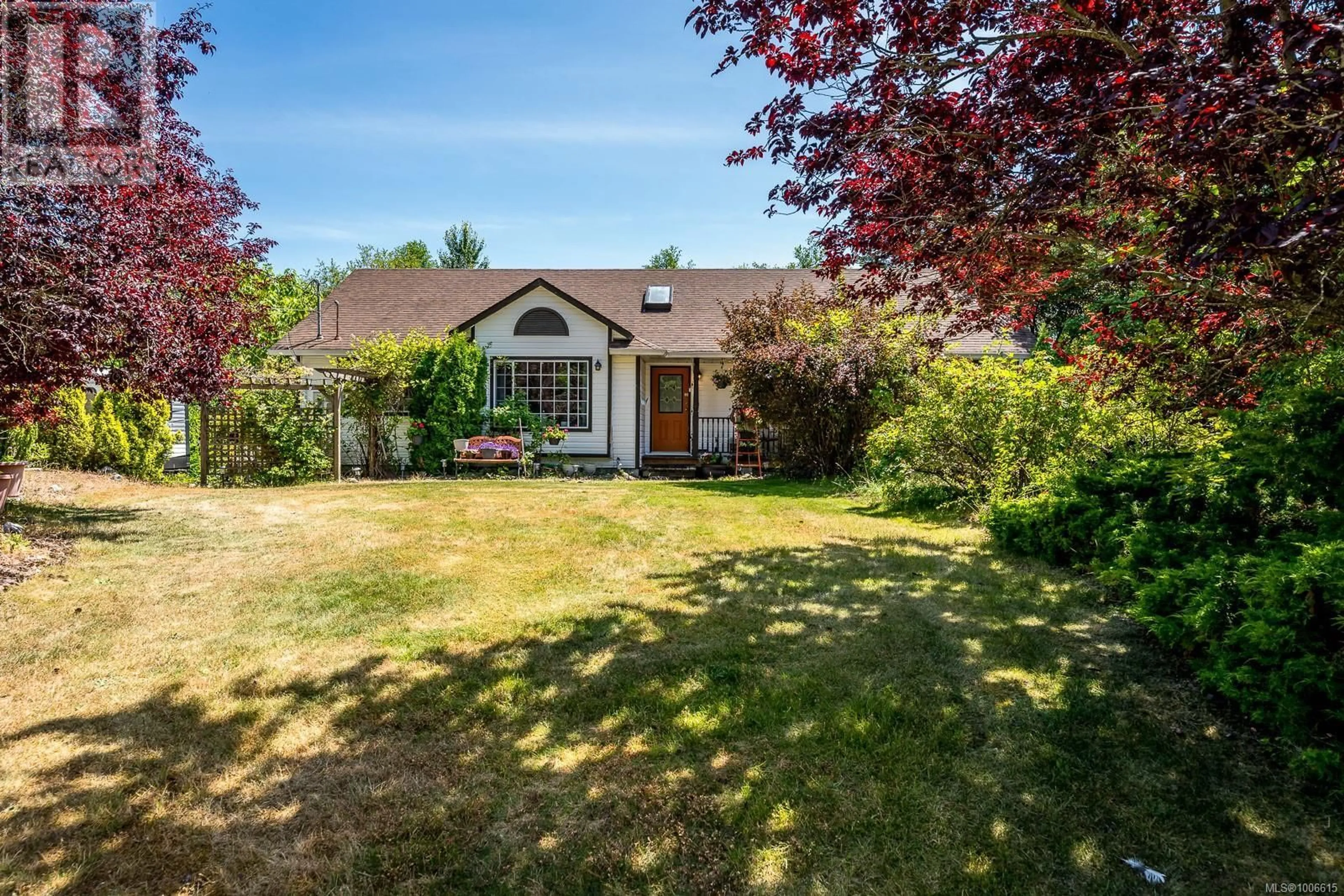 A pic from outside/outdoor area/front of a property/back of a property/a pic from drone, unknown for 2879 CALEDON CRESCENT, Courtenay British Columbia V9N7E1