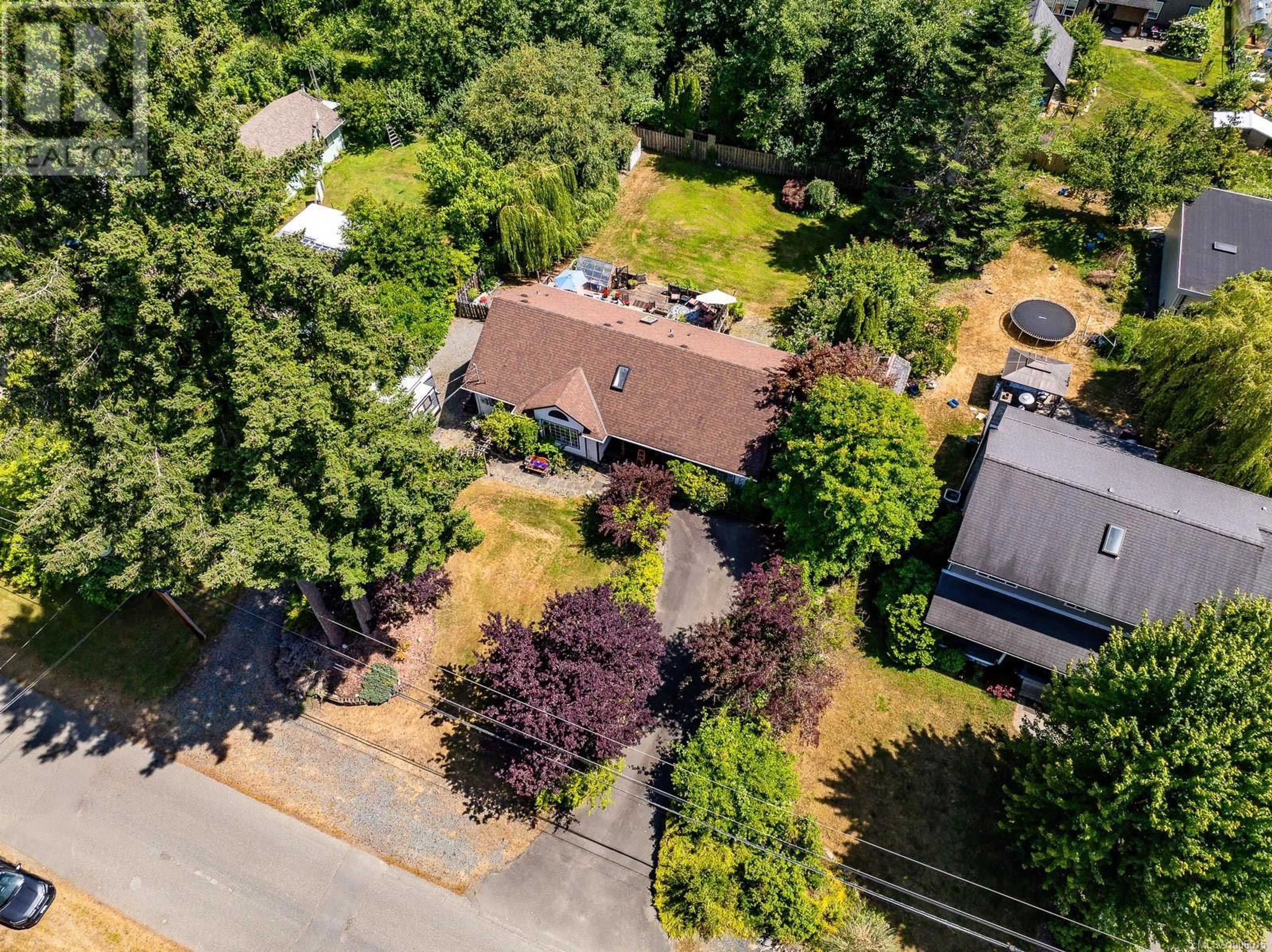 A pic from outside/outdoor area/front of a property/back of a property/a pic from drone, street for 2879 CALEDON CRESCENT, Courtenay British Columbia V9N7E1