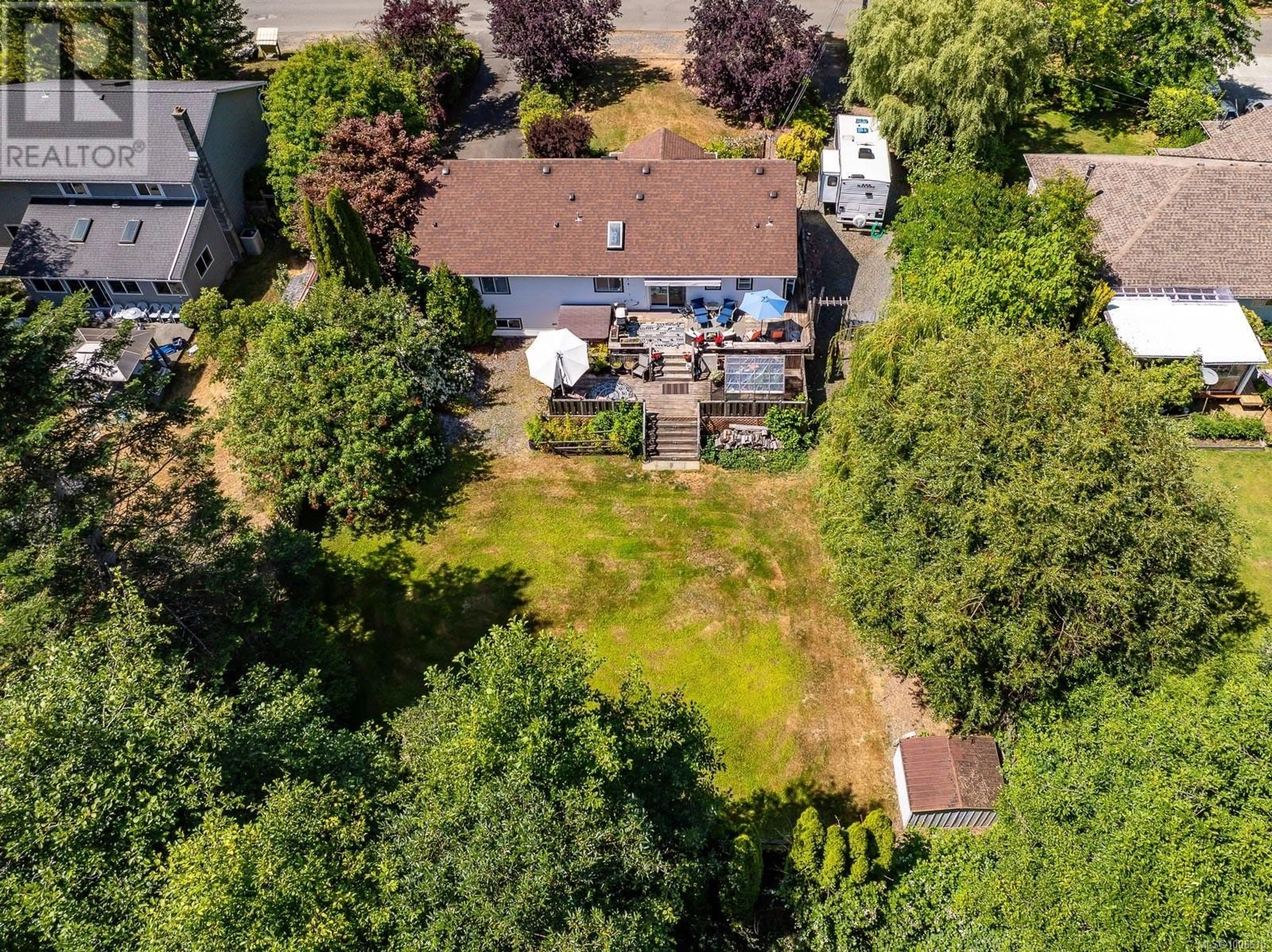 A pic from outside/outdoor area/front of a property/back of a property/a pic from drone, street for 2879 CALEDON CRESCENT, Courtenay British Columbia V9N7E1