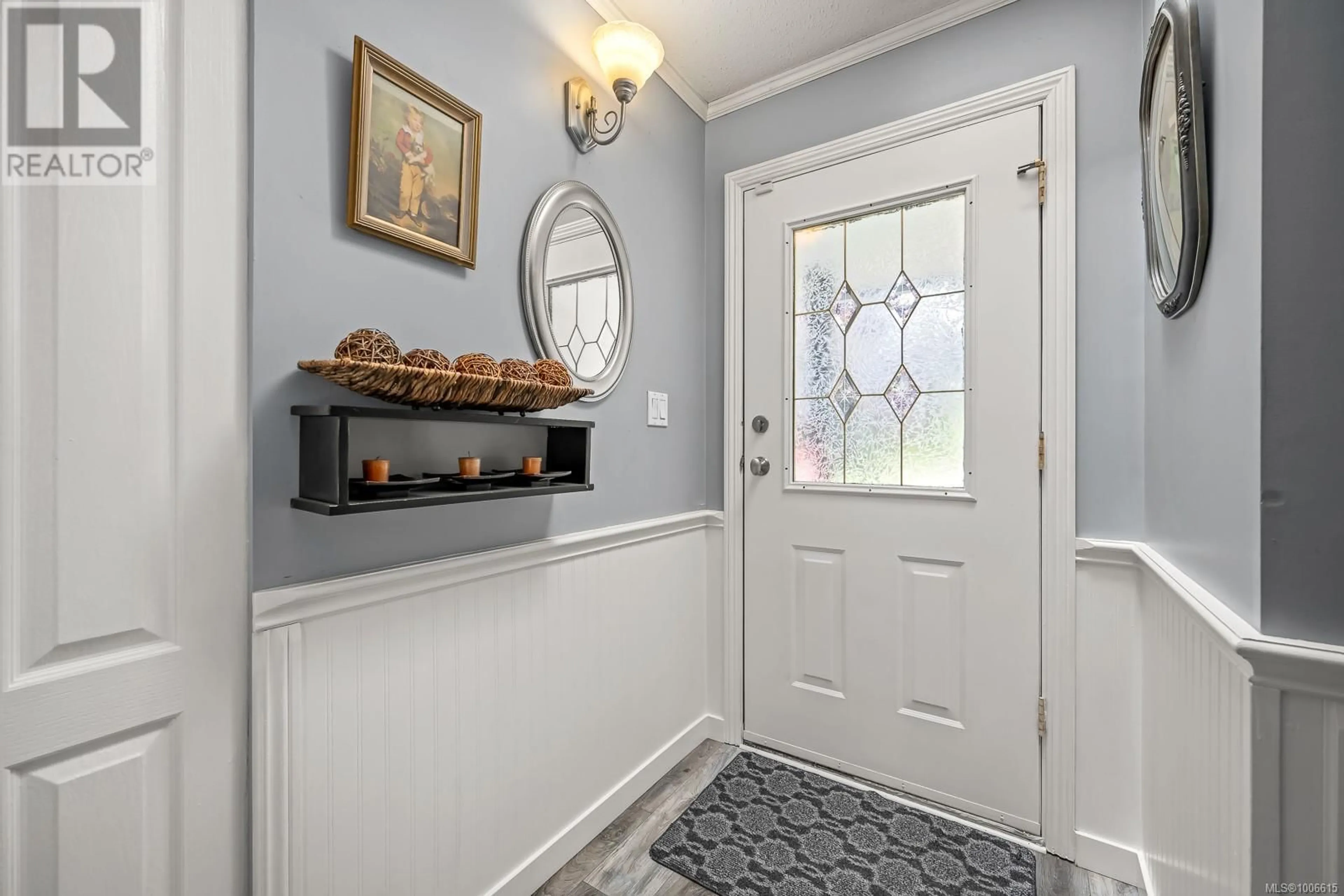 Indoor entryway for 2879 CALEDON CRESCENT, Courtenay British Columbia V9N7E1