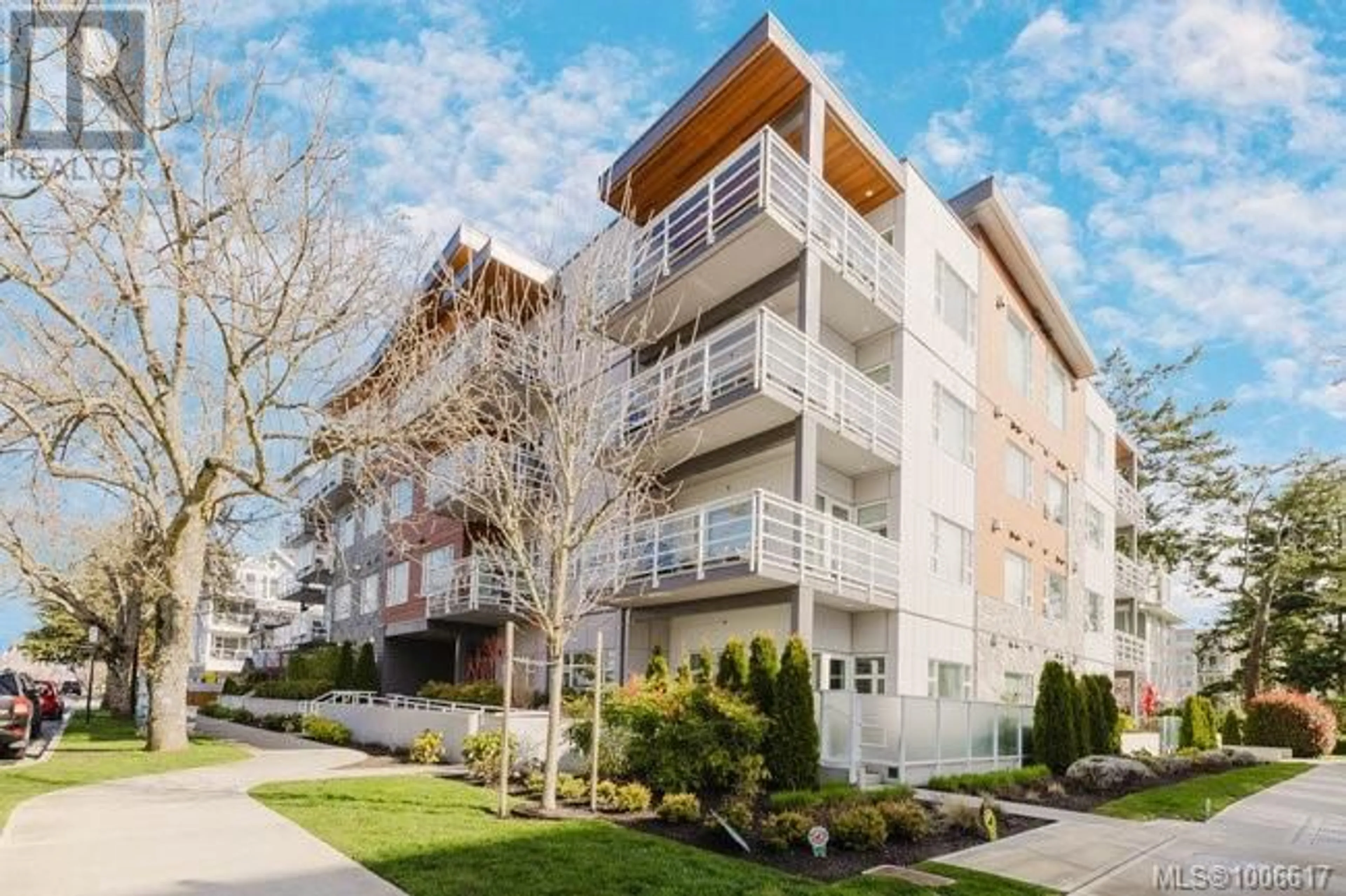Patio, building for 207 - 9861 THIRD STREET, Sidney British Columbia V8L3A8