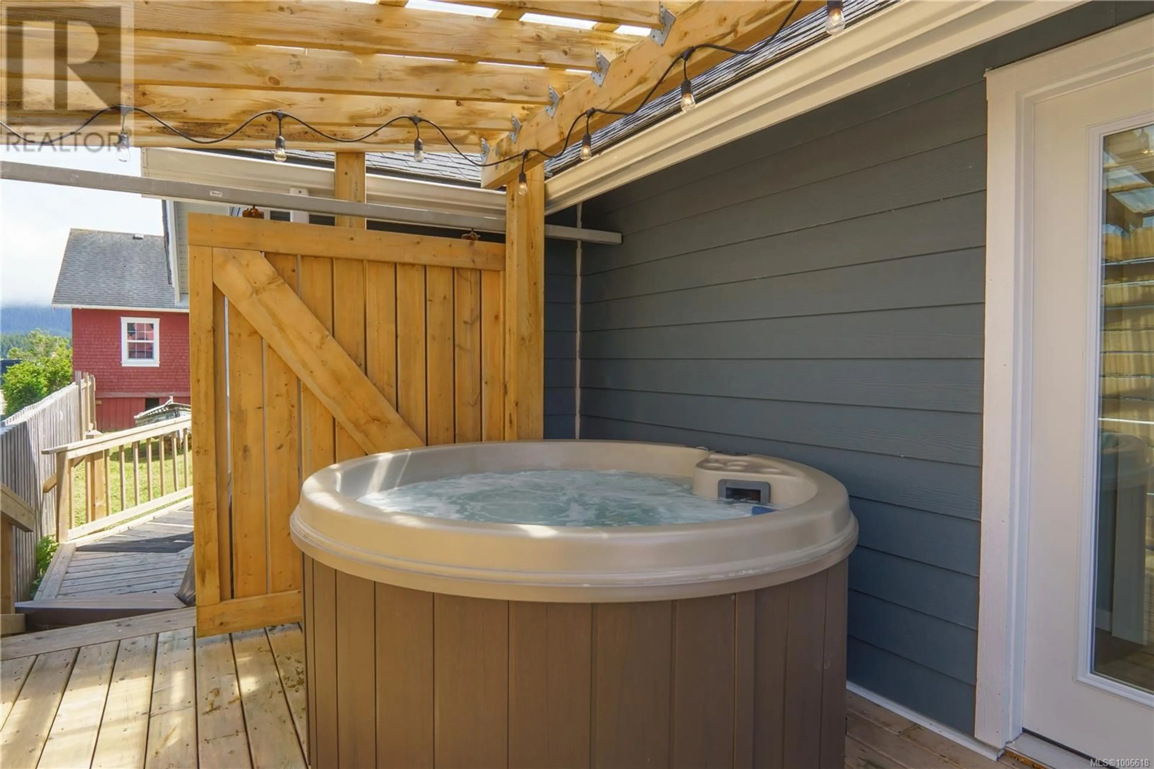 Patio, water/lake/river/ocean view for 332 MAIN STREET, Tofino British Columbia V0R2Z0