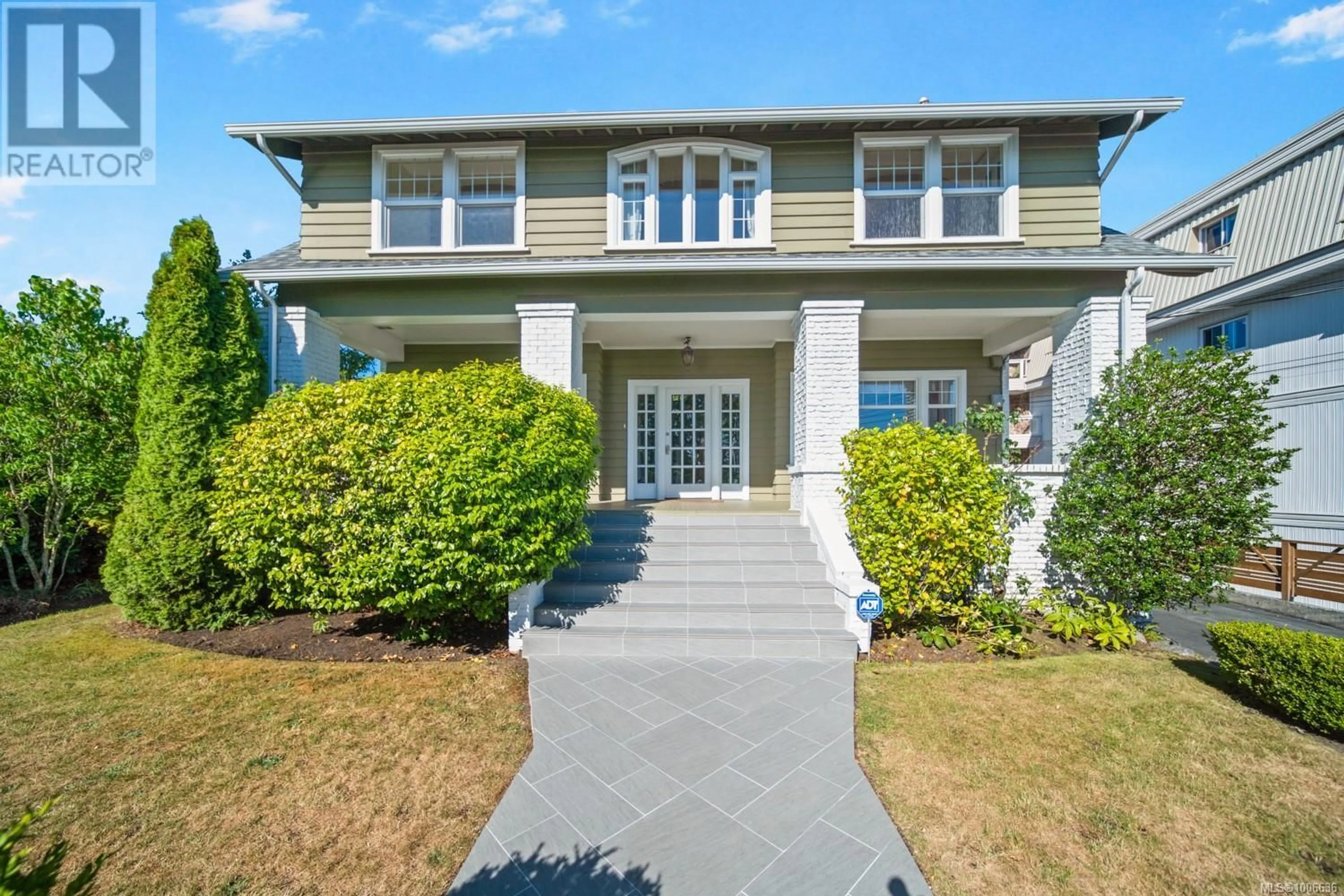 Home with vinyl exterior material, street for 135 NEWCASTLE AVENUE, Nanaimo British Columbia V9S4H7