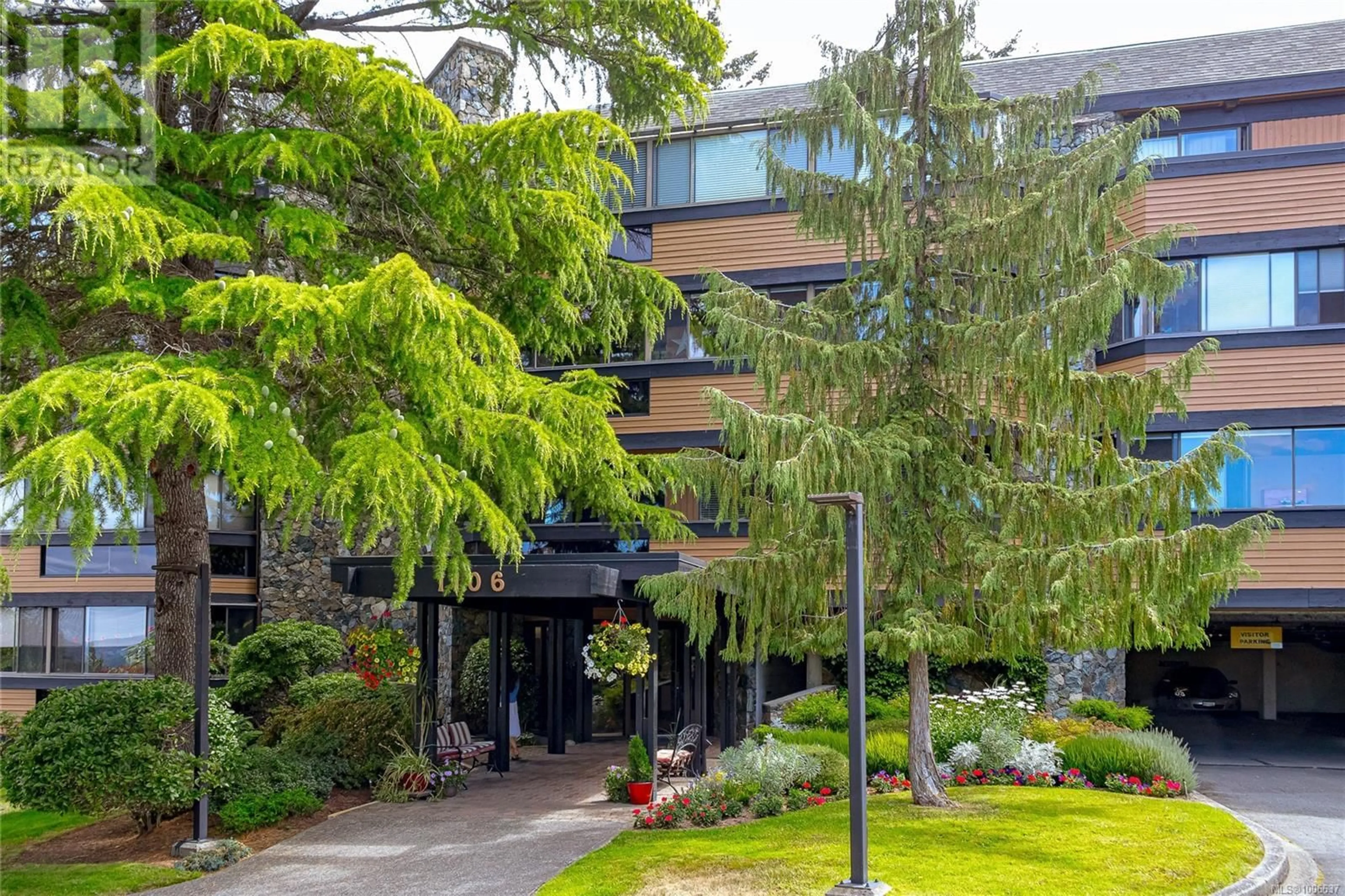 Patio, street for 304 - 1106 GLENORA PLACE, Saanich British Columbia V8P2C3