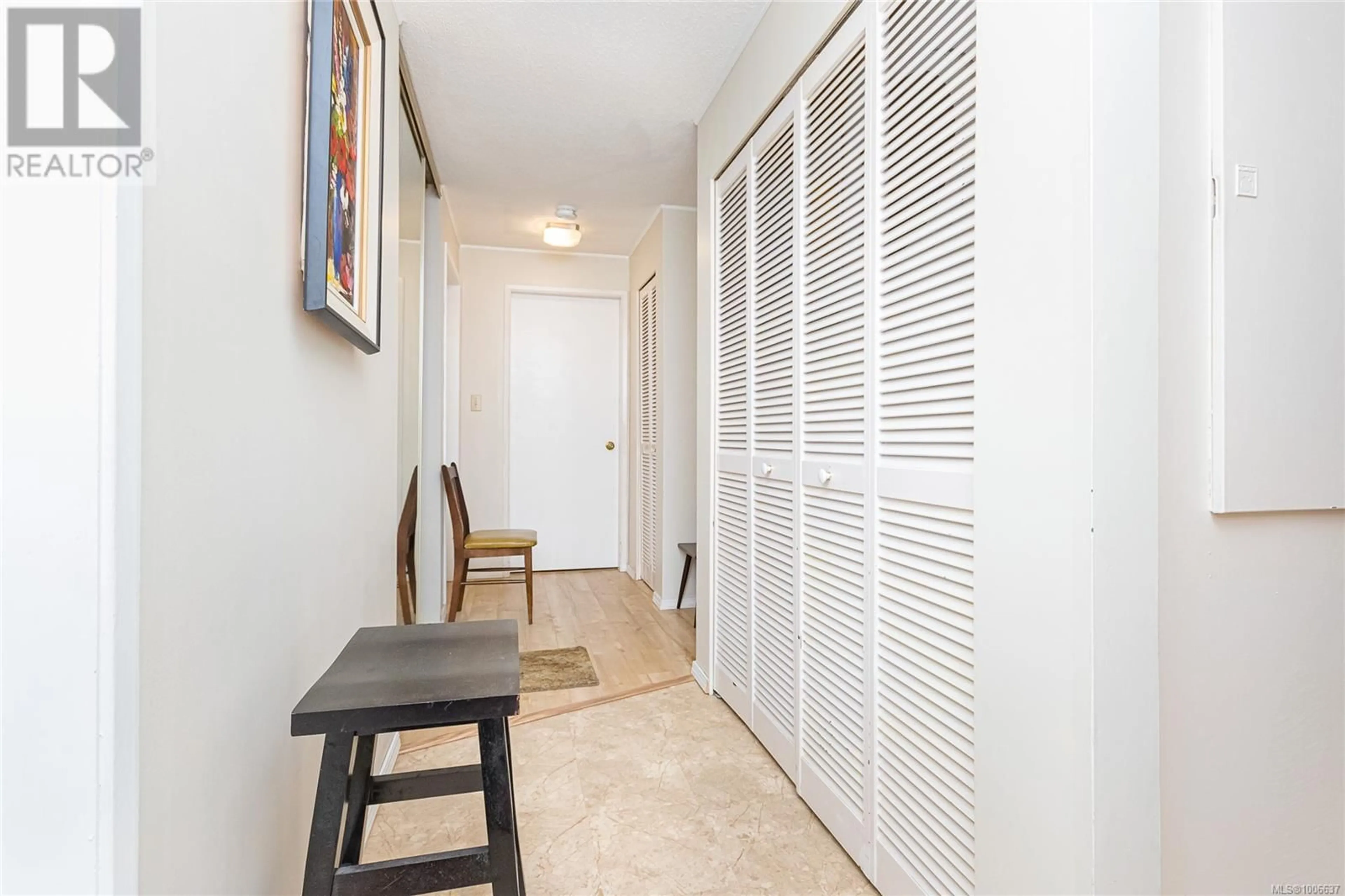 Indoor entryway for 304 - 1106 GLENORA PLACE, Saanich British Columbia V8P2C3
