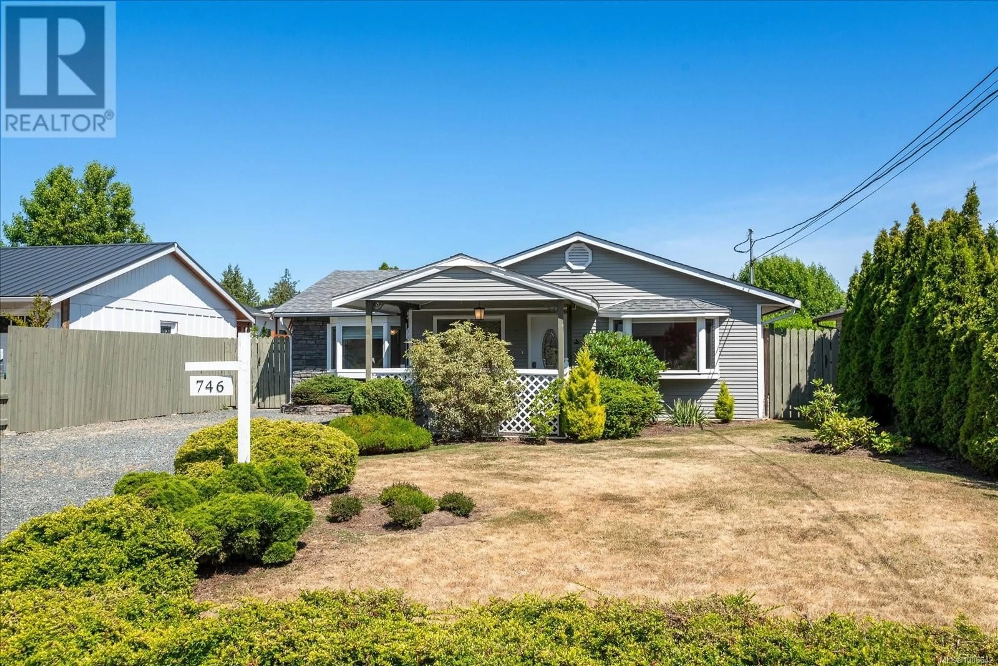 Home with vinyl exterior material, street for 746 PHILLIPS STREET, Parksville British Columbia V9P1A7