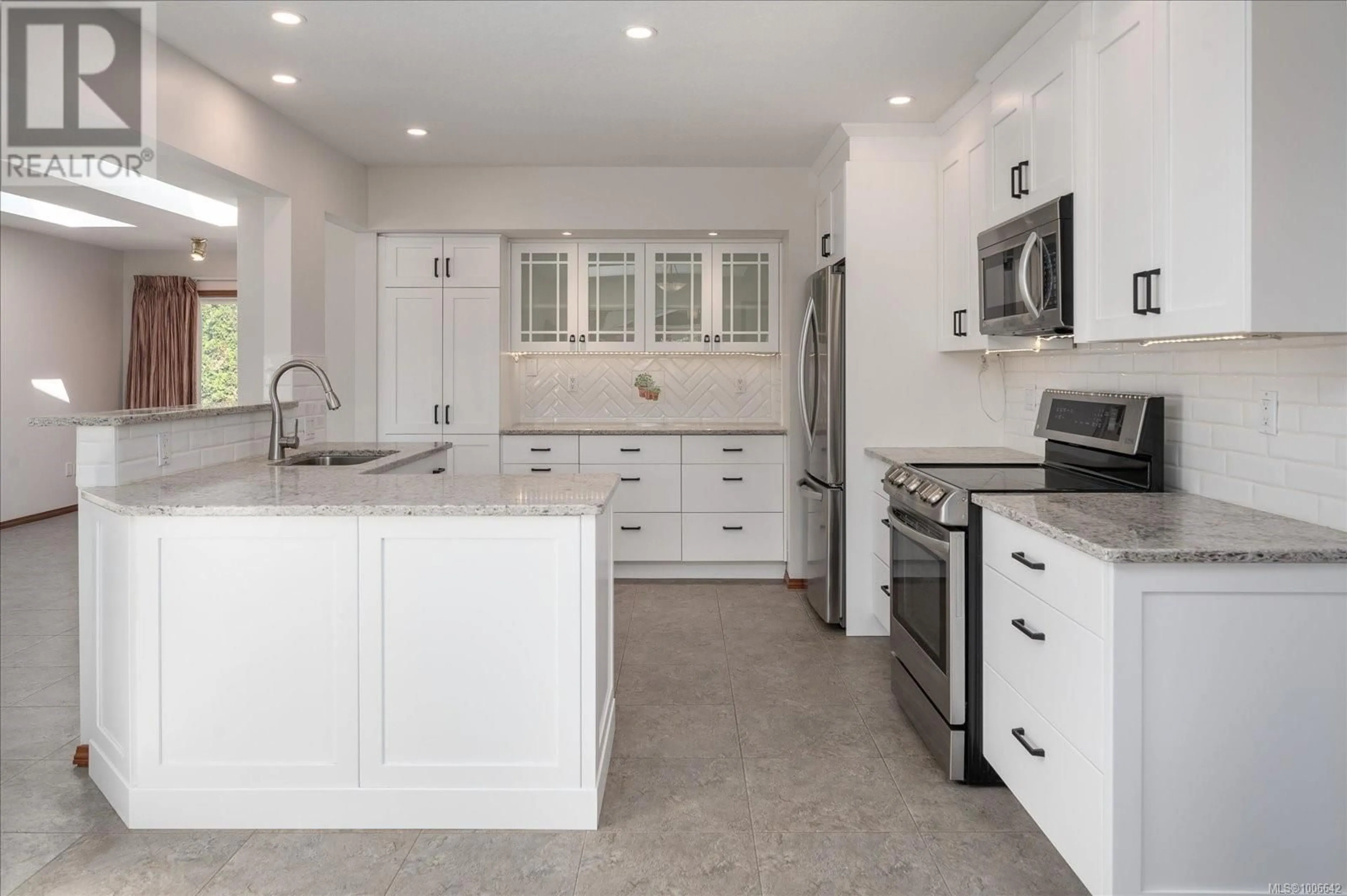 Contemporary kitchen, ceramic/tile floor for 746 PHILLIPS STREET, Parksville British Columbia V9P1A7