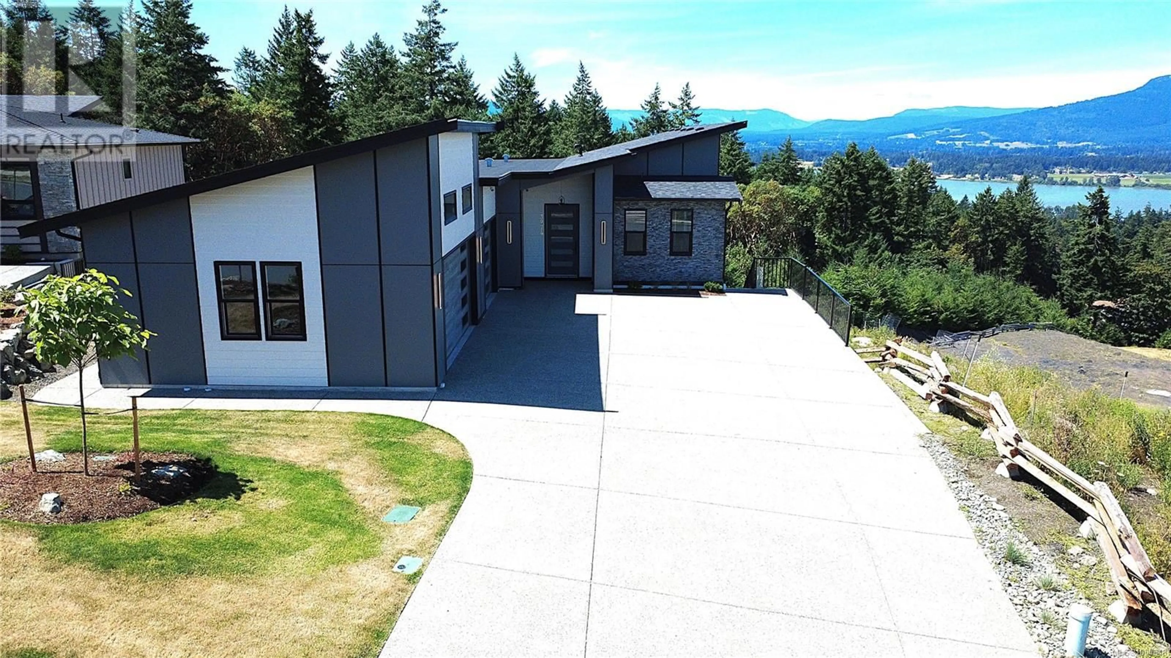 A pic from outside/outdoor area/front of a property/back of a property/a pic from drone, mountain view for 3274 WOODRUSH DRIVE, Duncan British Columbia V9L0G1