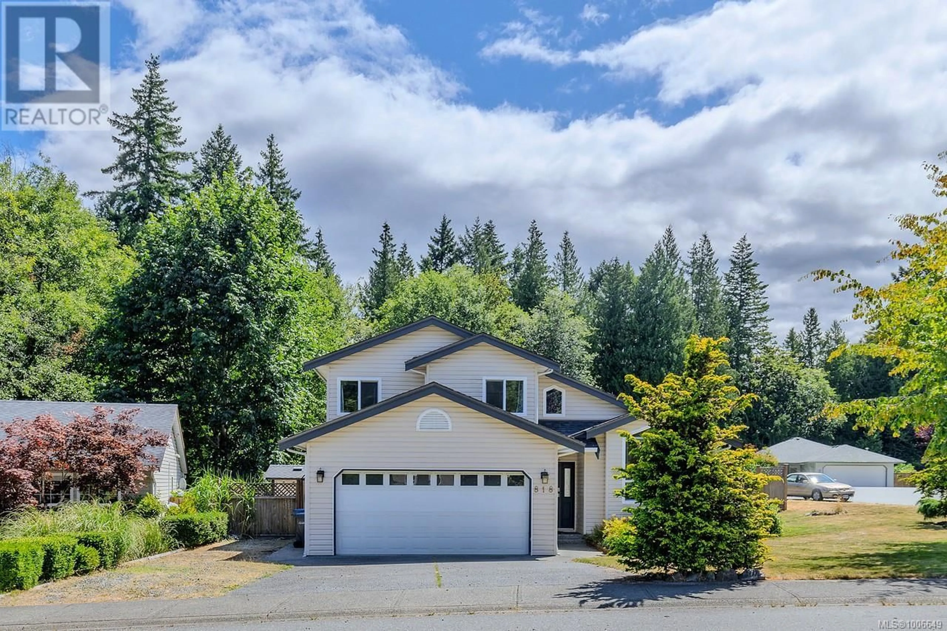 A pic from outside/outdoor area/front of a property/back of a property/a pic from drone, unknown for 818 GLENGARRY CRESCENT, Nanaimo British Columbia V9R6P3