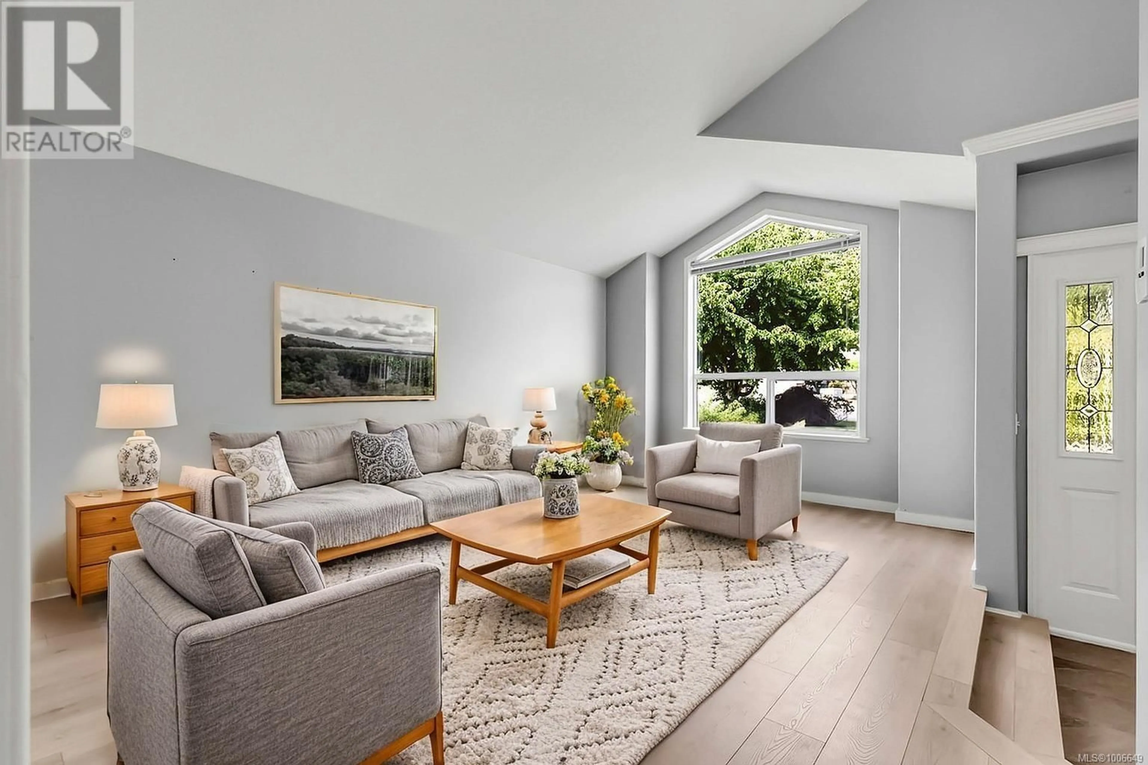Living room with furniture, unknown for 818 GLENGARRY CRESCENT, Nanaimo British Columbia V9R6P3