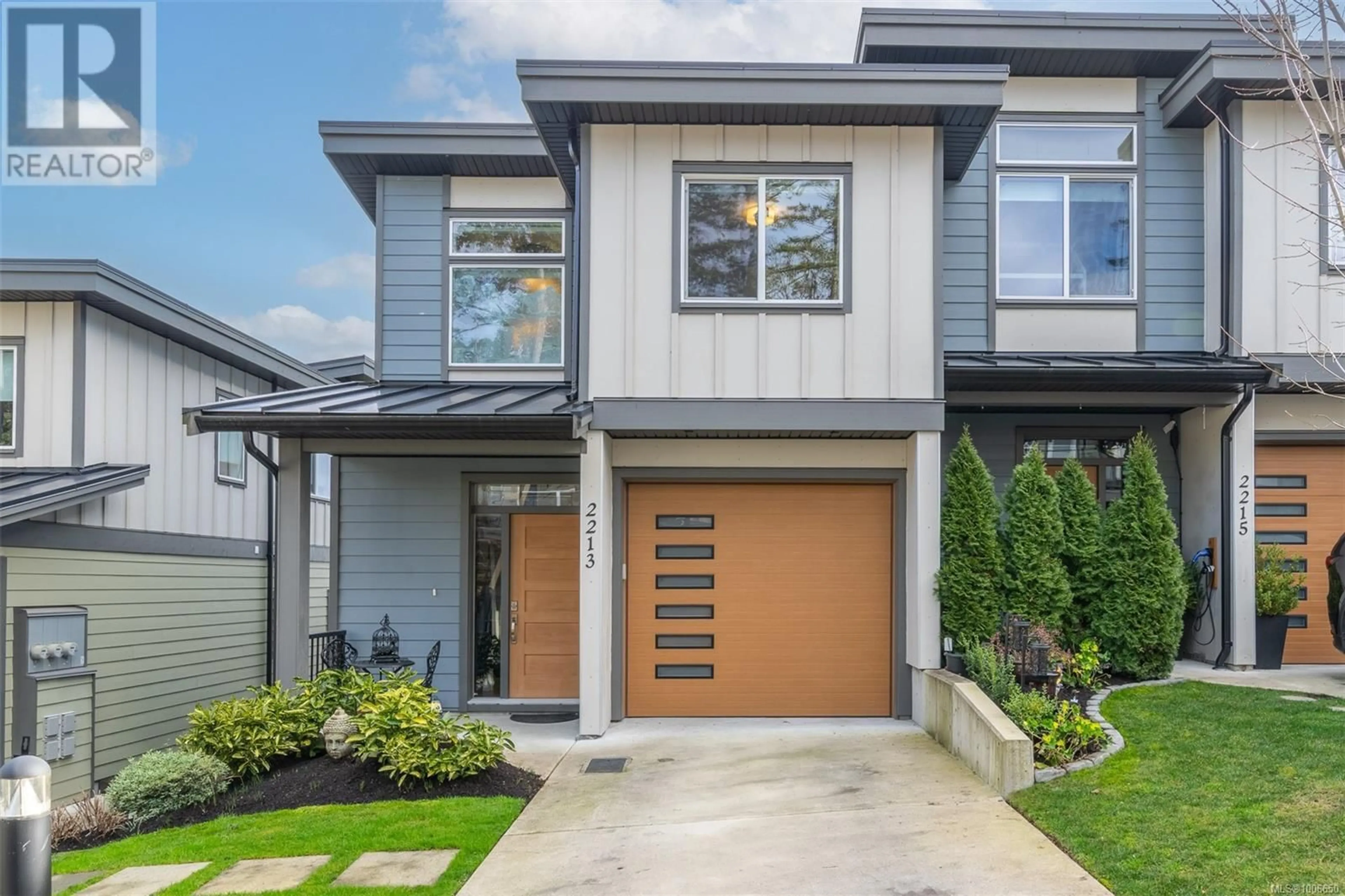 Home with vinyl exterior material, street for 2213 ECHO VALLEY RISE, Langford British Columbia V9B0G4
