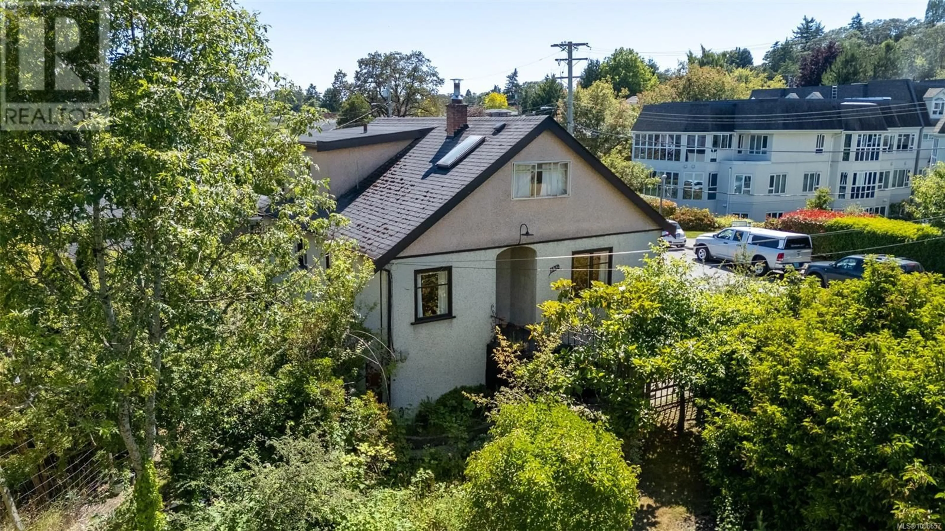 A pic from outside/outdoor area/front of a property/back of a property/a pic from drone, street for 1539 CHURCH AVENUE, Saanich British Columbia V8P2G9