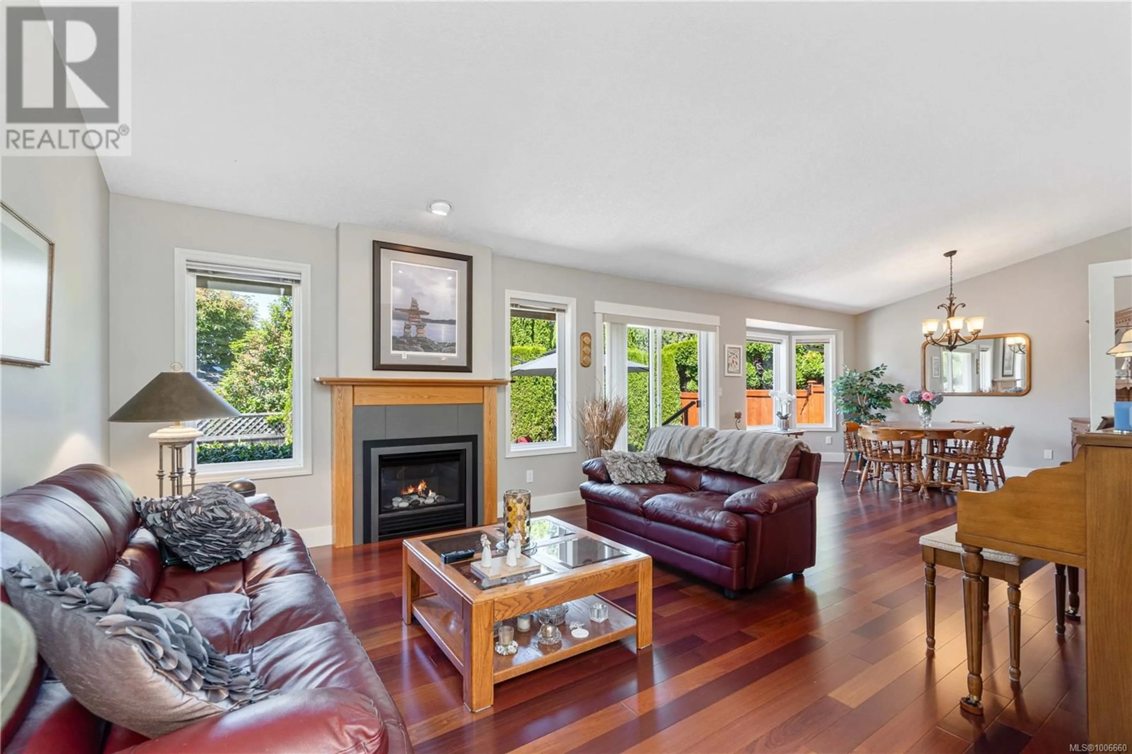 Living room with furniture, wood/laminate floor for 467 SCHLEY PLACE, Qualicum Beach British Columbia V9K2L5
