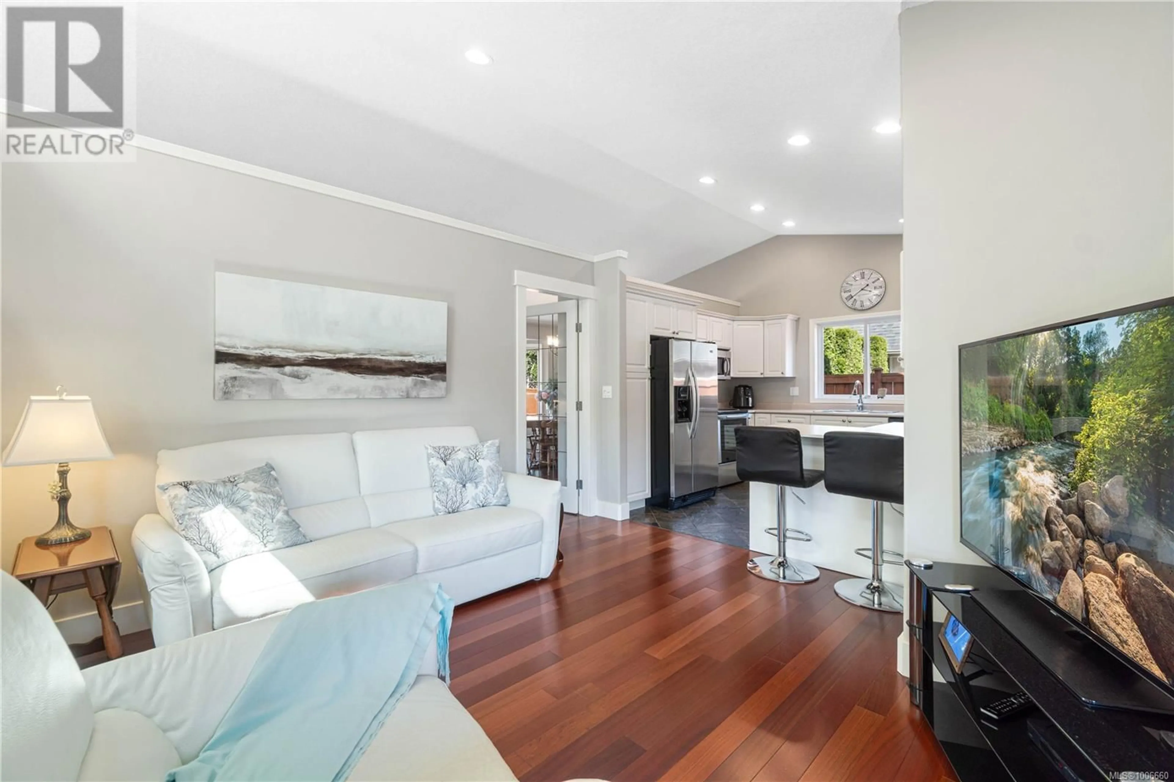 Living room with furniture, unknown for 467 SCHLEY PLACE, Qualicum Beach British Columbia V9K2L5