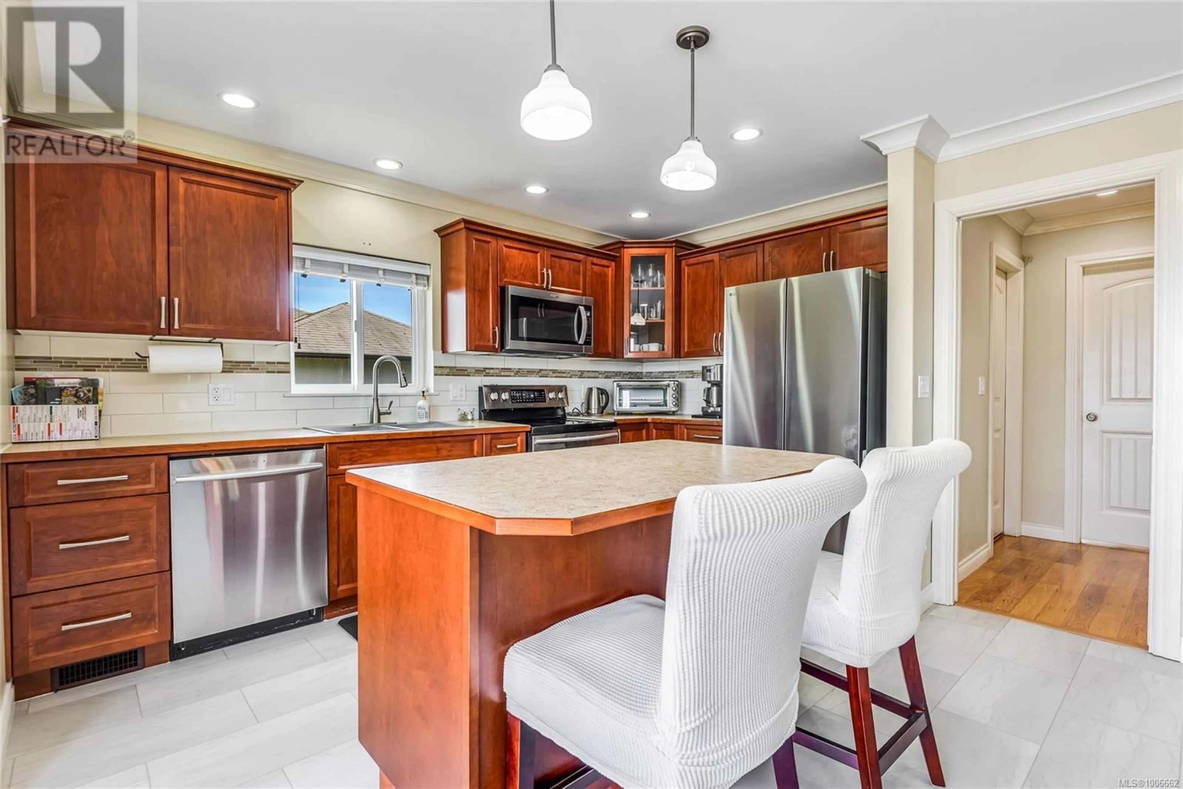 Open concept kitchen, ceramic/tile floor for 2094 VARSITY DRIVE, Campbell River British Columbia V9H1V2