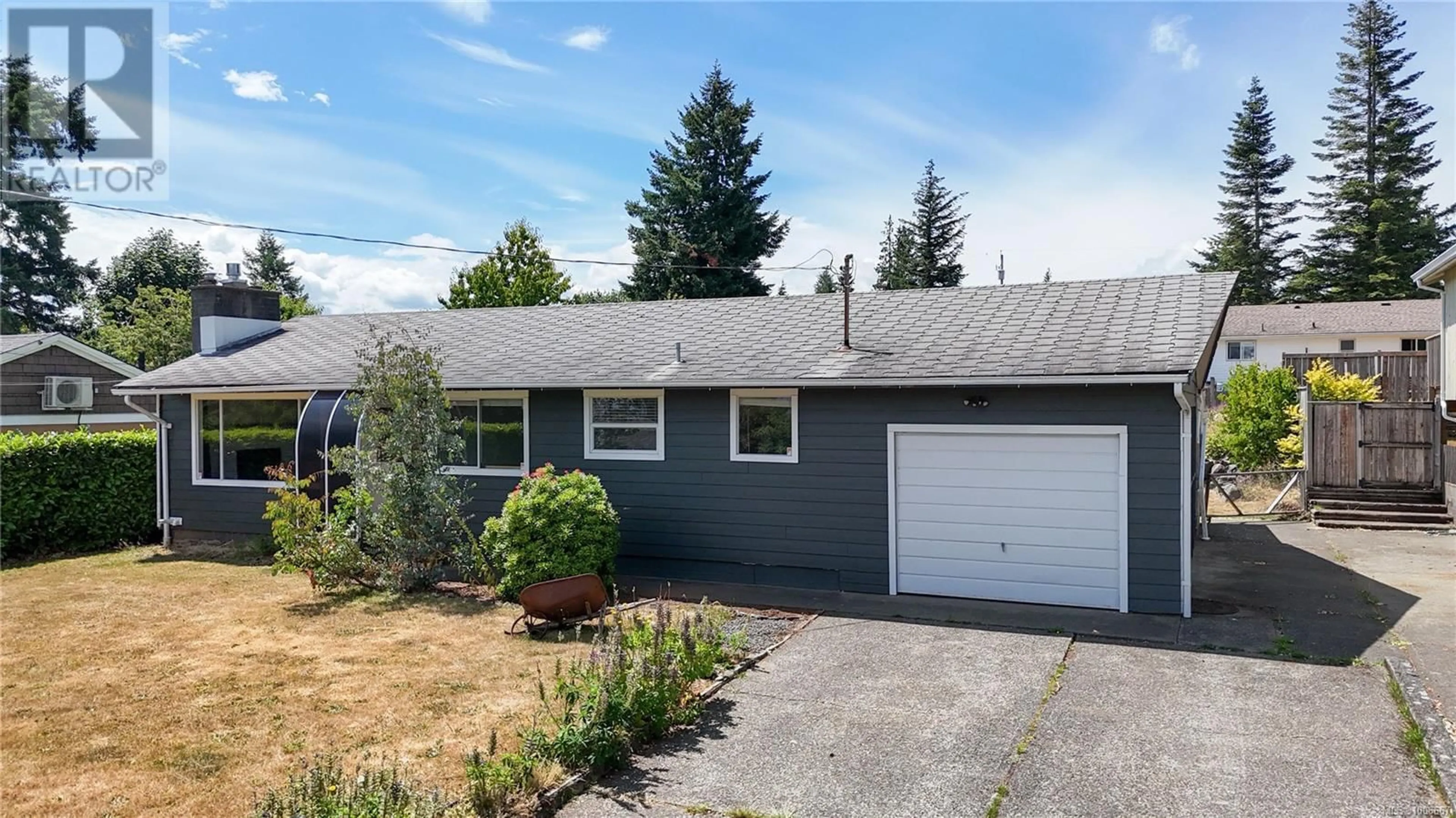 Home with vinyl exterior material, street for 736 NANCY GREENE DRIVE, Campbell River British Columbia V9W2A6
