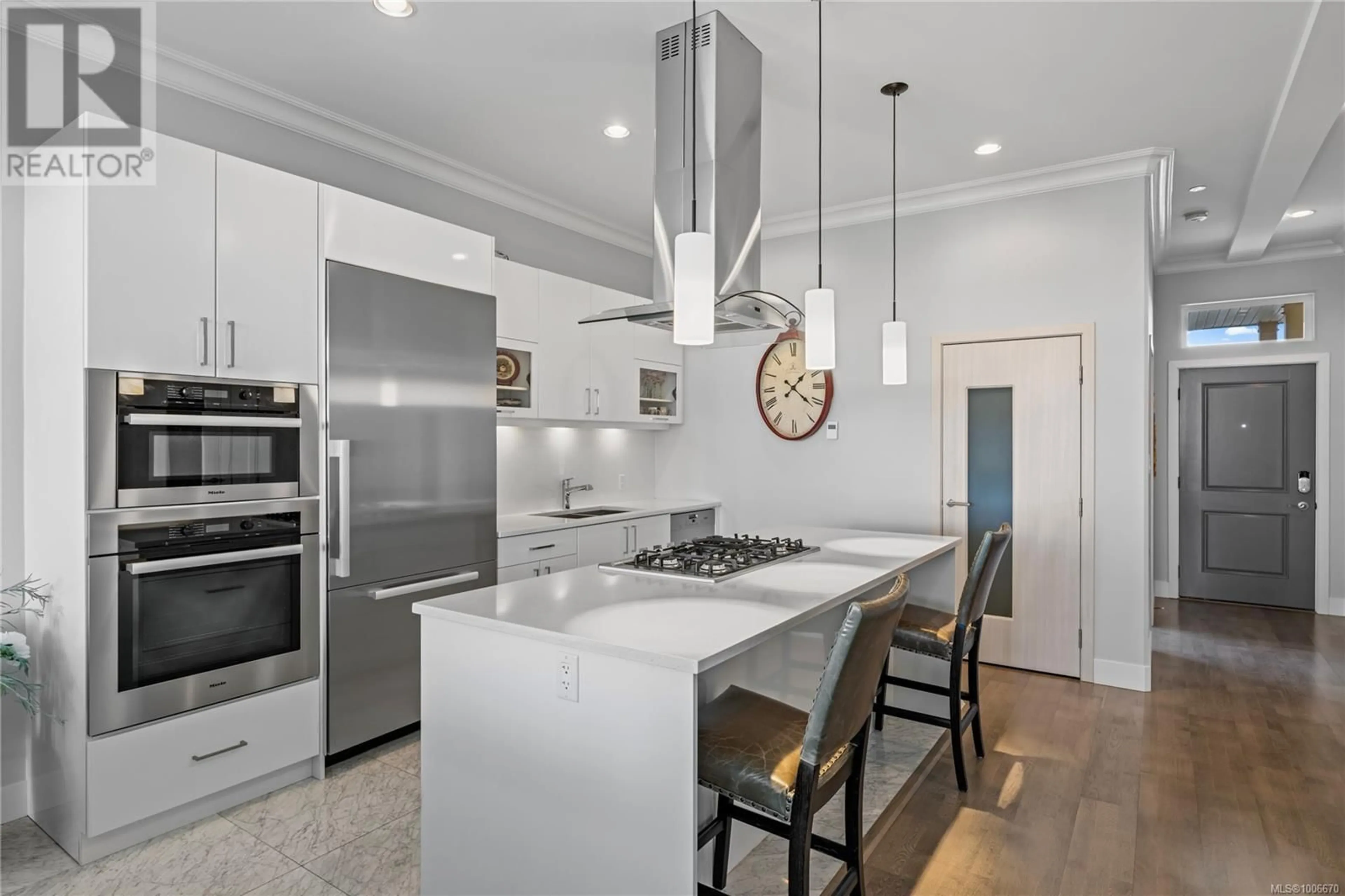 Contemporary kitchen, ceramic/tile floor for 404 - 10 CHAPEL STREET, Nanaimo British Columbia V9R5H2
