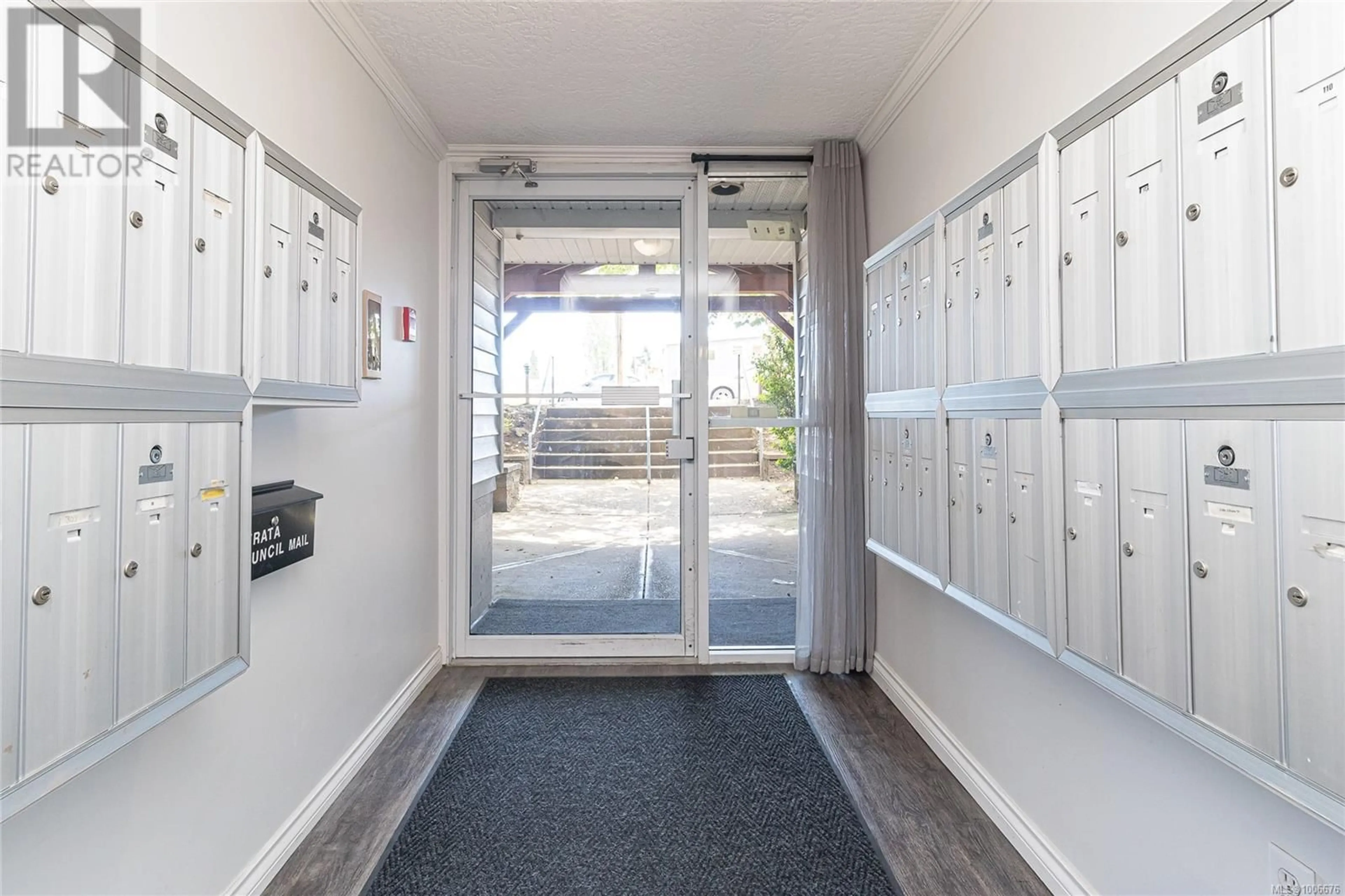 Indoor foyer for 103 - 3180 ALBINA STREET, Saanich British Columbia V8X4N1