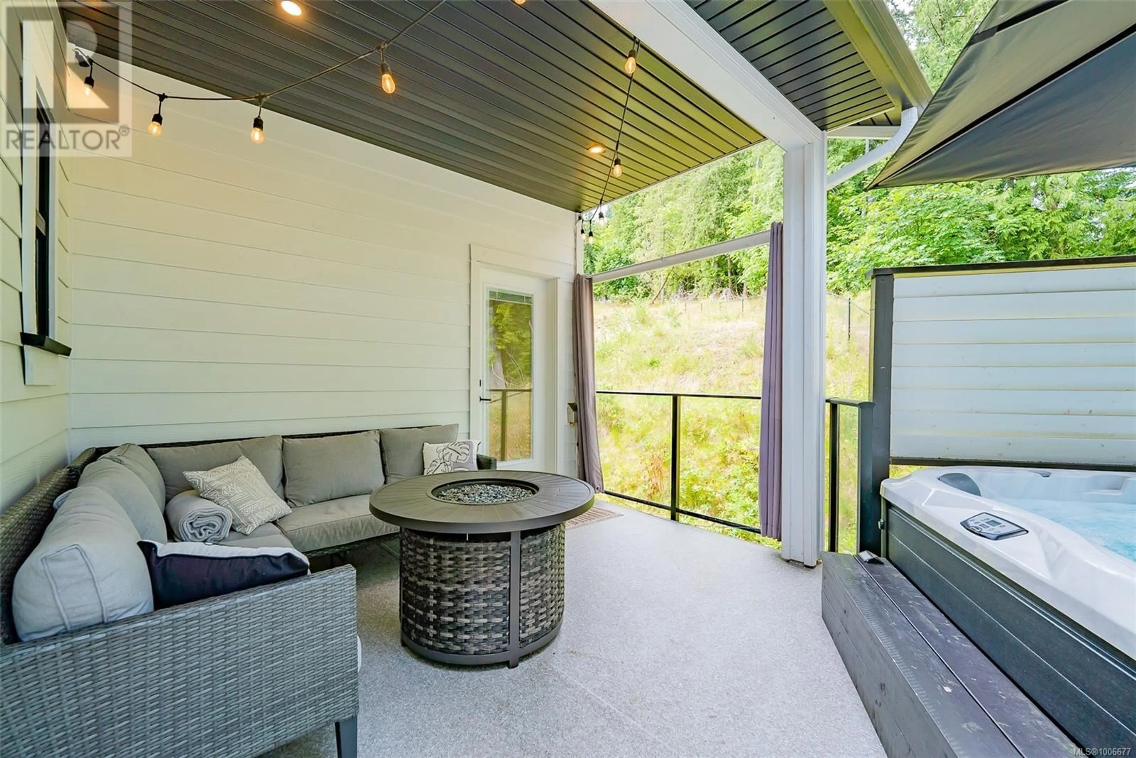 Patio, unknown for 401 COLONIA DRIVE, Ladysmith British Columbia V9G0B8