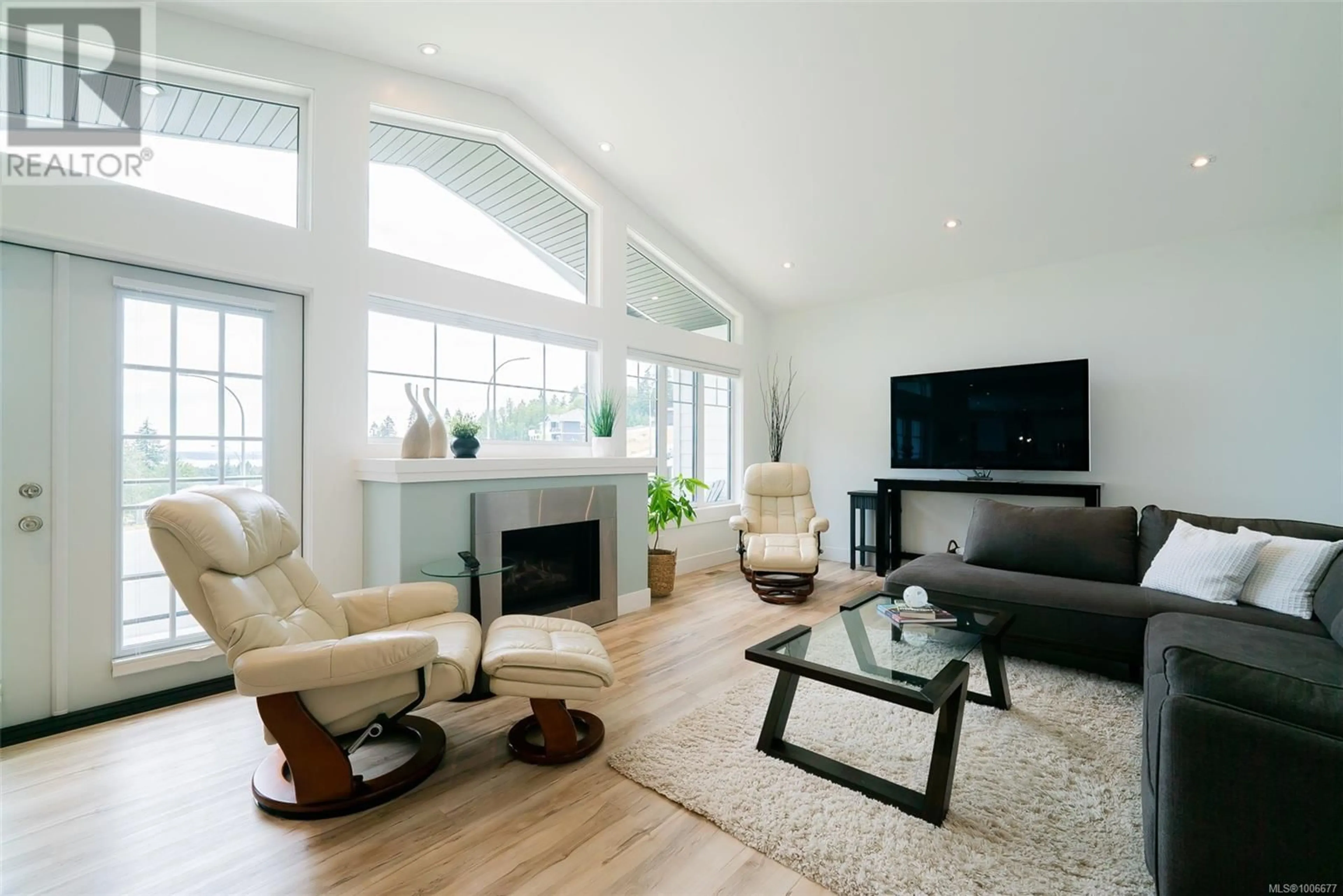 Living room with furniture, wood/laminate floor for 401 COLONIA DRIVE, Ladysmith British Columbia V9G0B8
