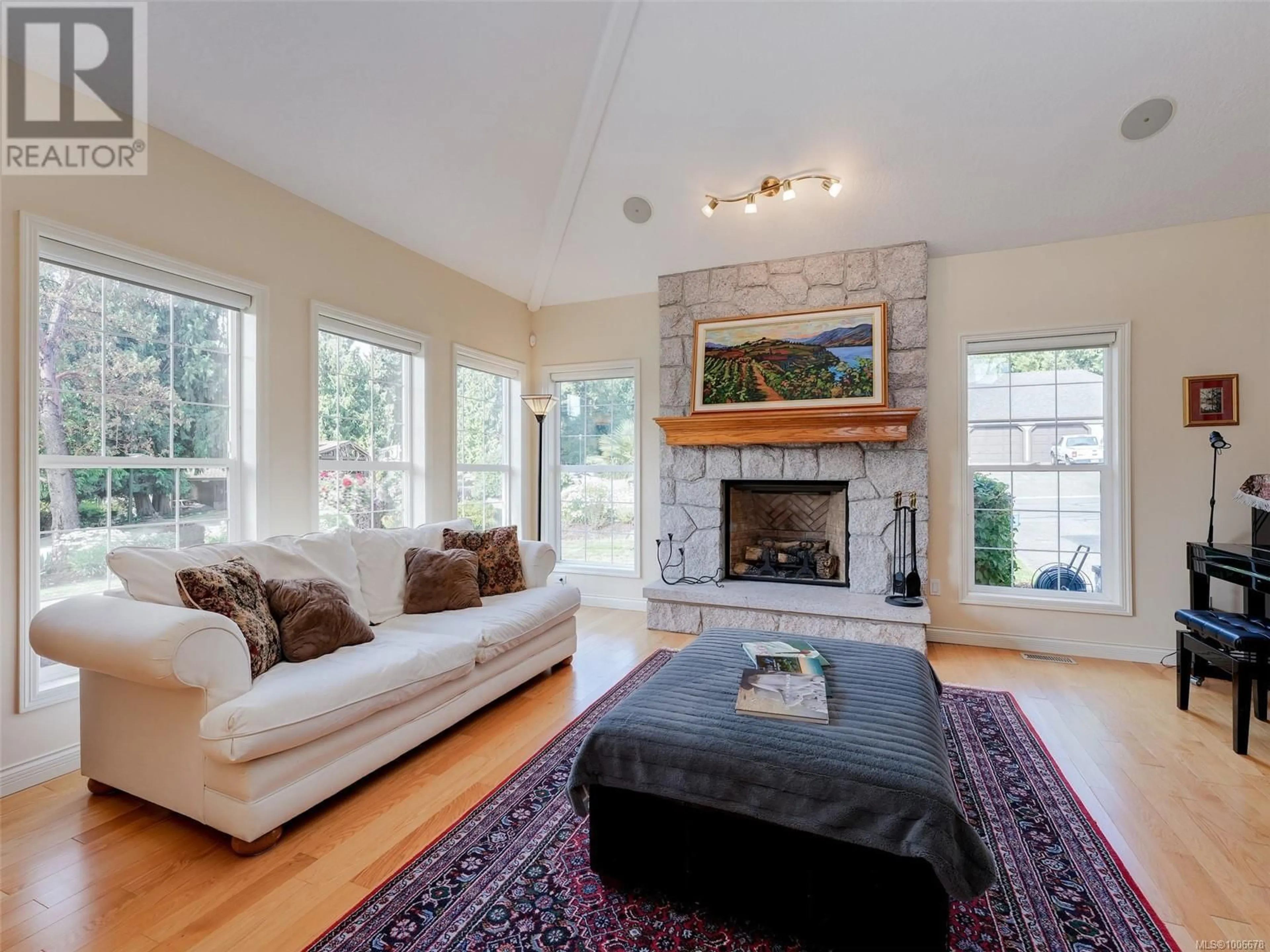 Living room with furniture, unknown for 1760 MAYNEVIEW TERRACE, North Saanich British Columbia V8L5A8
