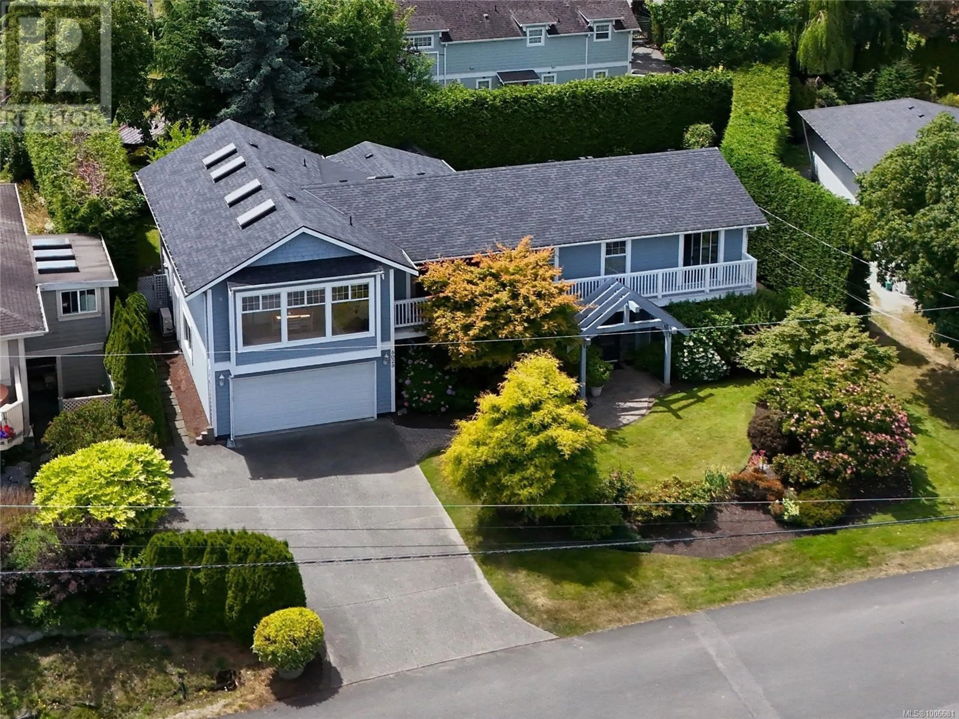 A pic from outside/outdoor area/front of a property/back of a property/a pic from drone, street for 8028 ARTHUR DRIVE, Central Saanich British Columbia V8M1V5